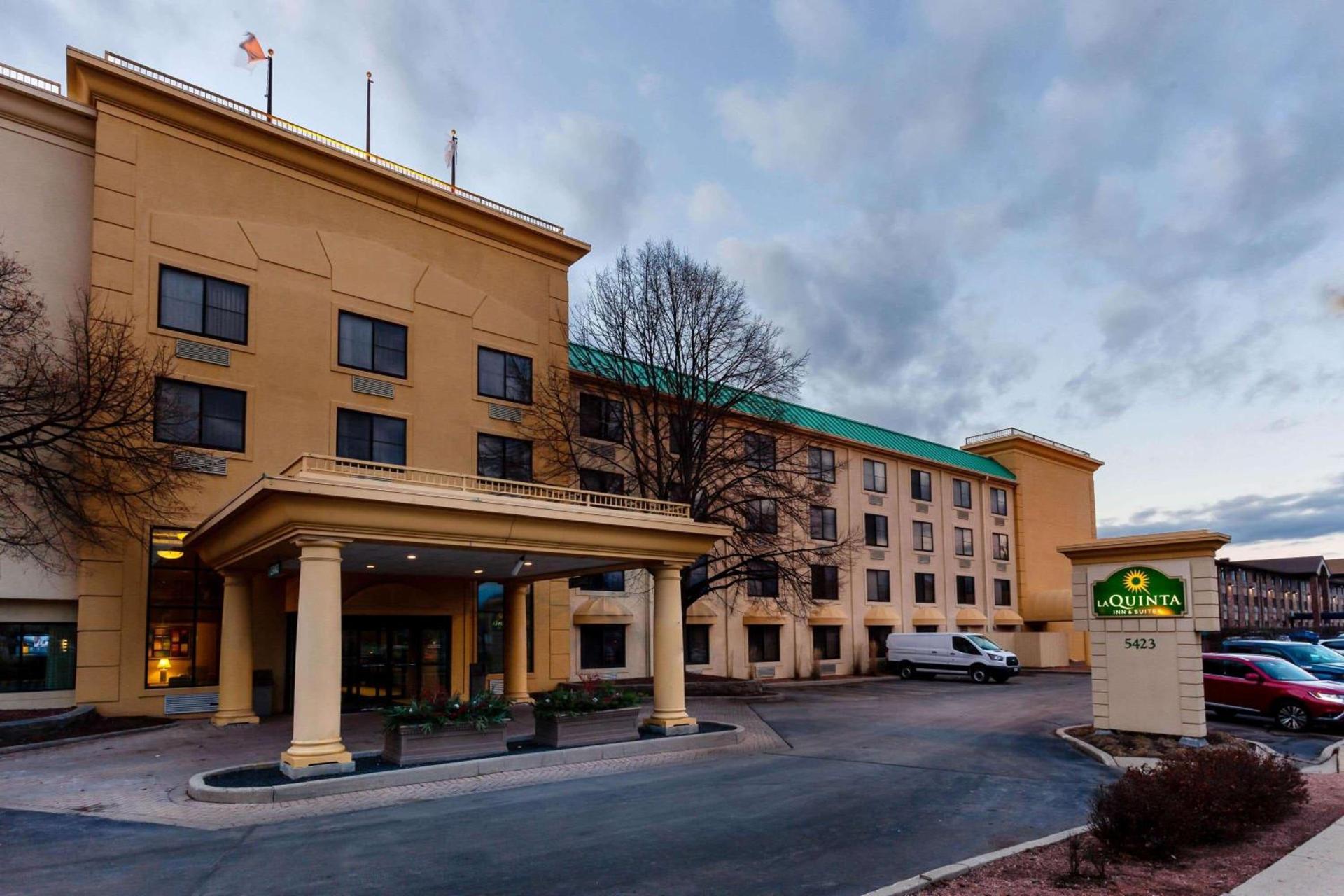 La Quinta by Wyndham Milwaukee Bayshore Area — hotel in Glendale