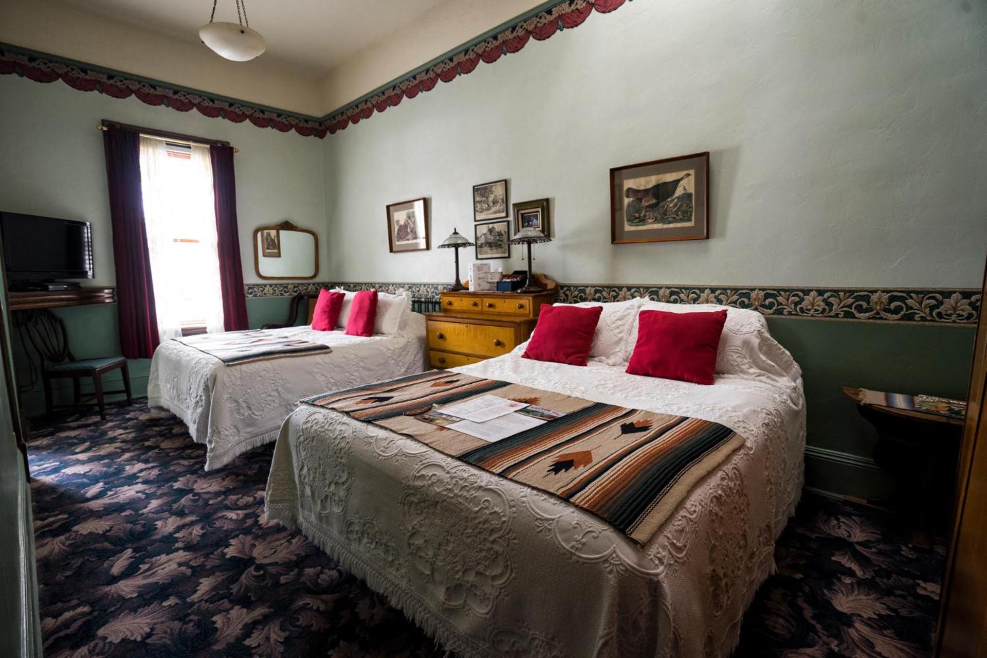 Red Garter Inn photo 11