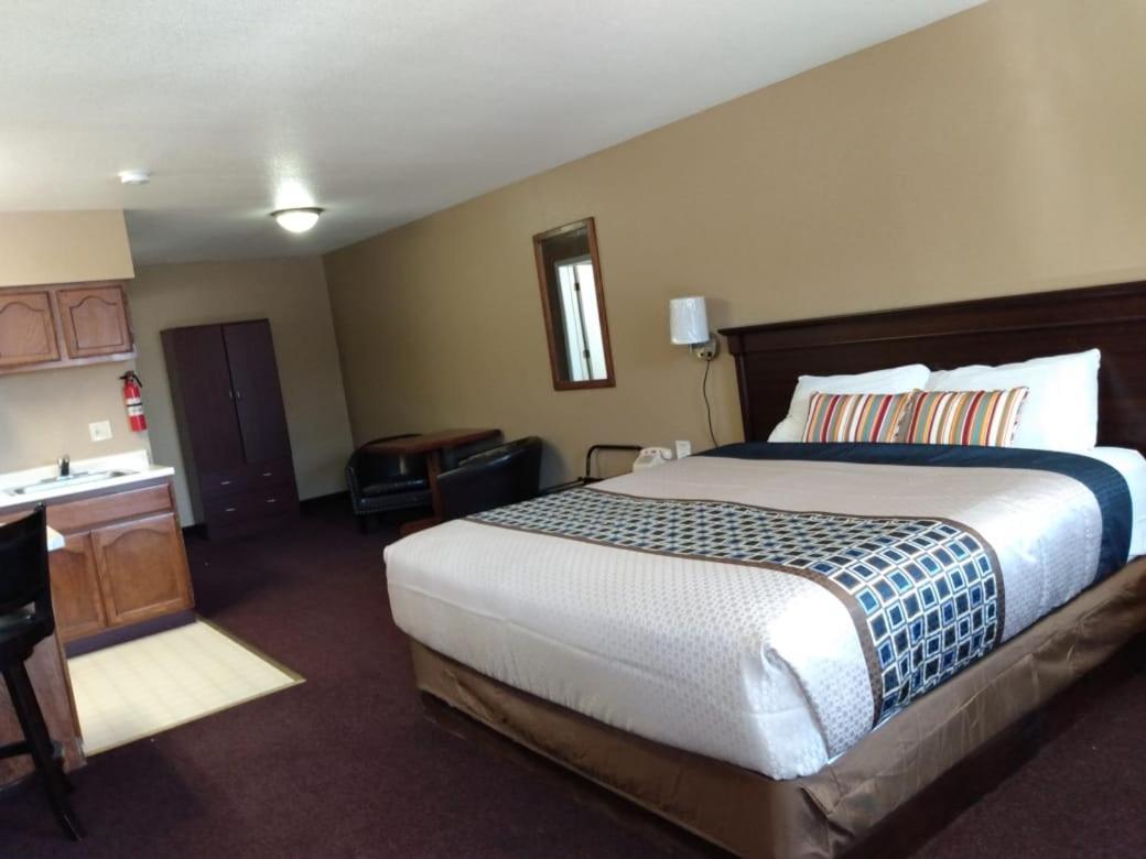 royal inn photo 3