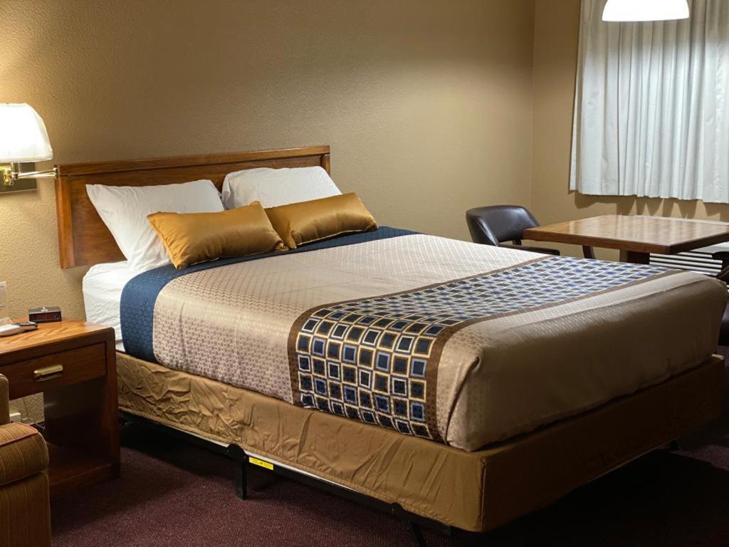 royal inn photo 1