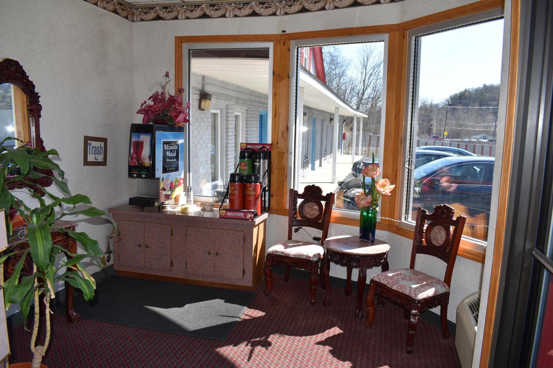 POCONO NIGHT LODGE photo 15