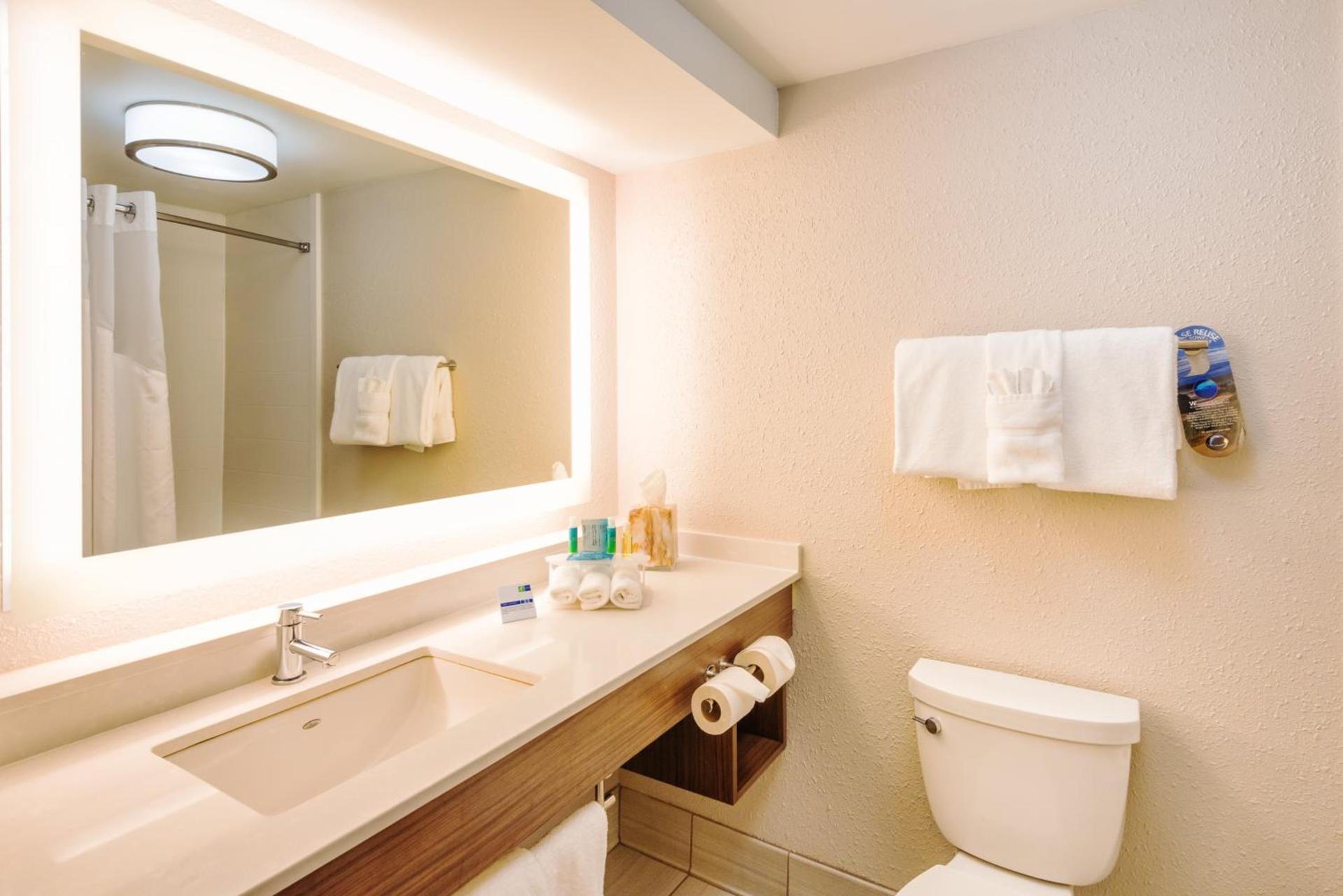 Holiday Inn Express Charleston US Highway 17 & I-526 by IHG photo 31