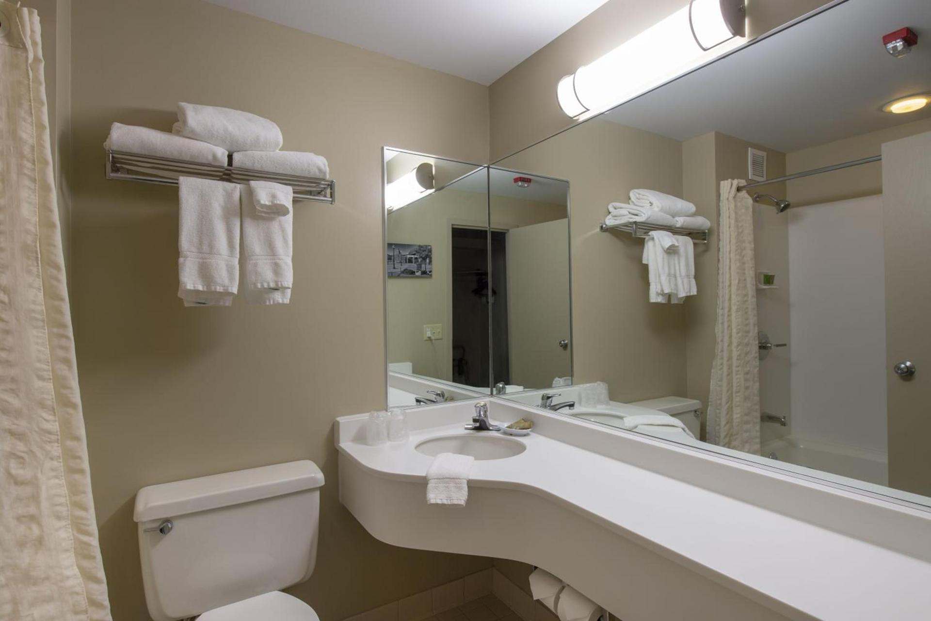 RIT Inn & Conference Center photo 23