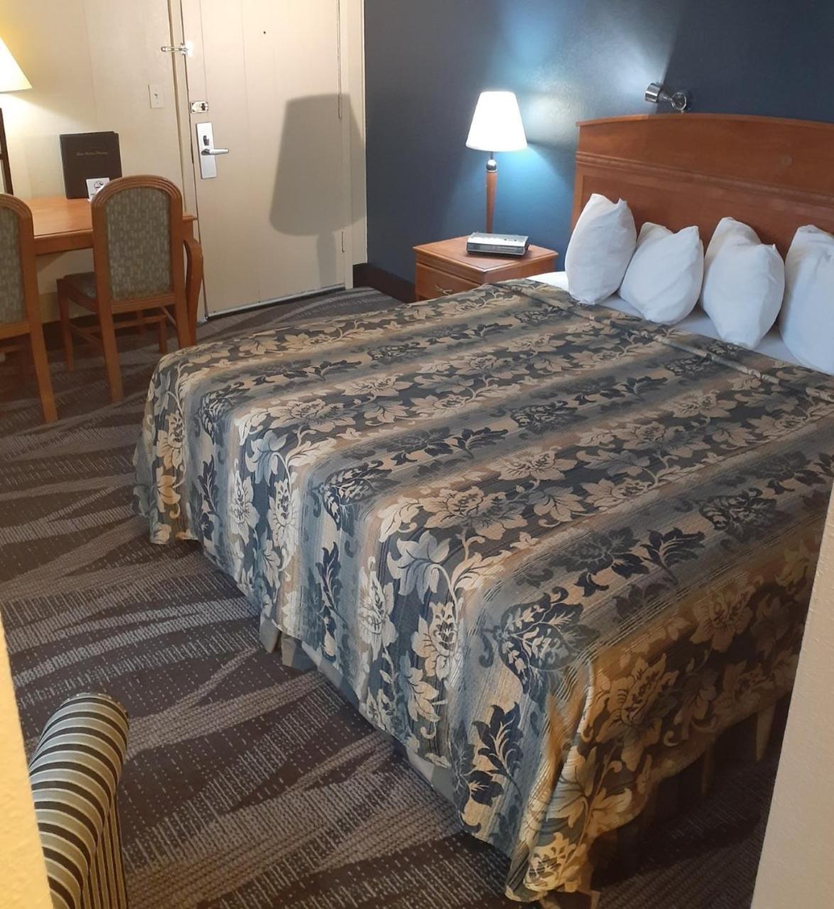 Rochester Inn photo 5