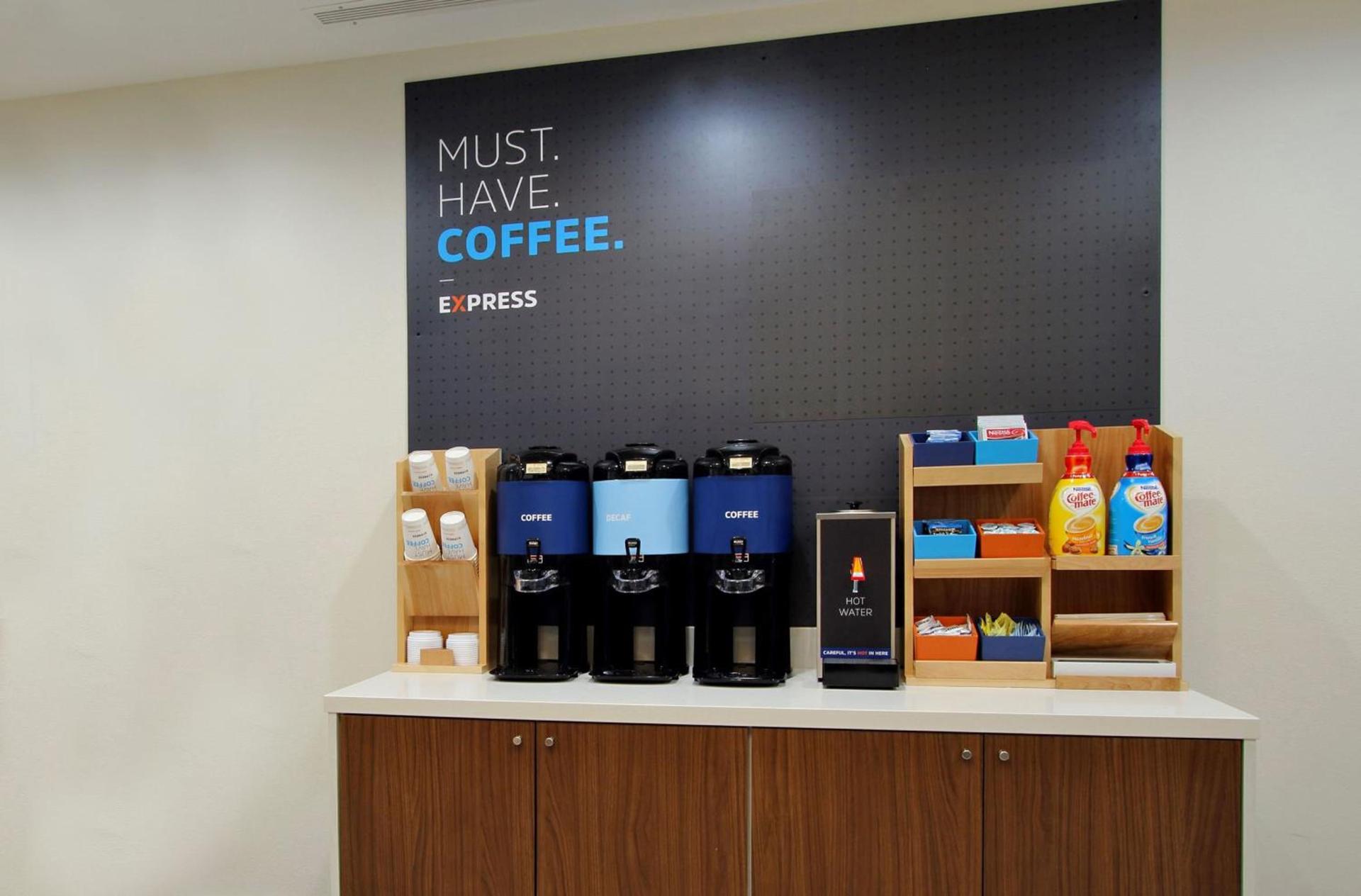 Holiday Inn Express & Suites - Valdosta by IHG photo 14