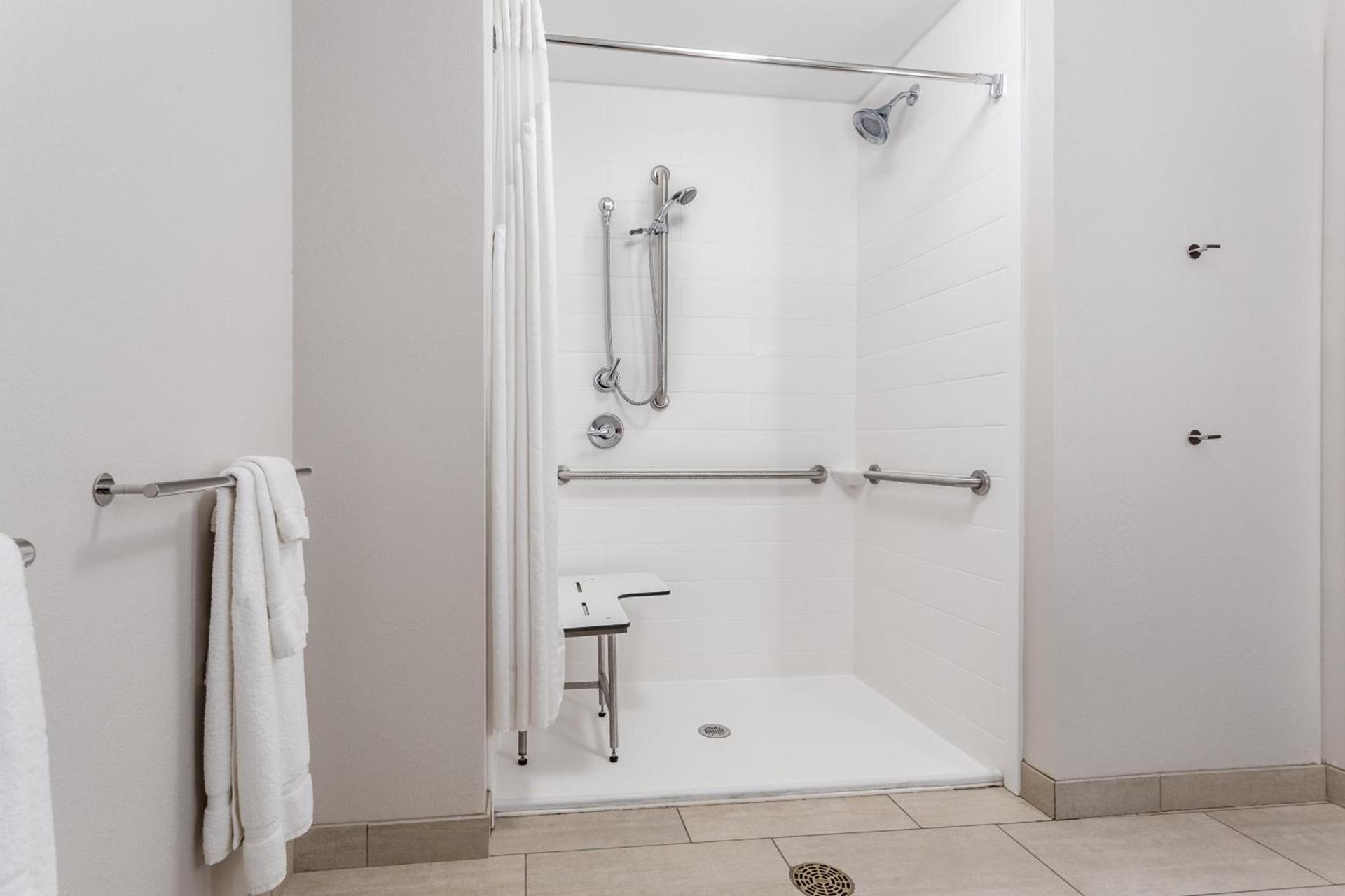 Holiday Inn Express & Suites Hammond by IHG photo 22