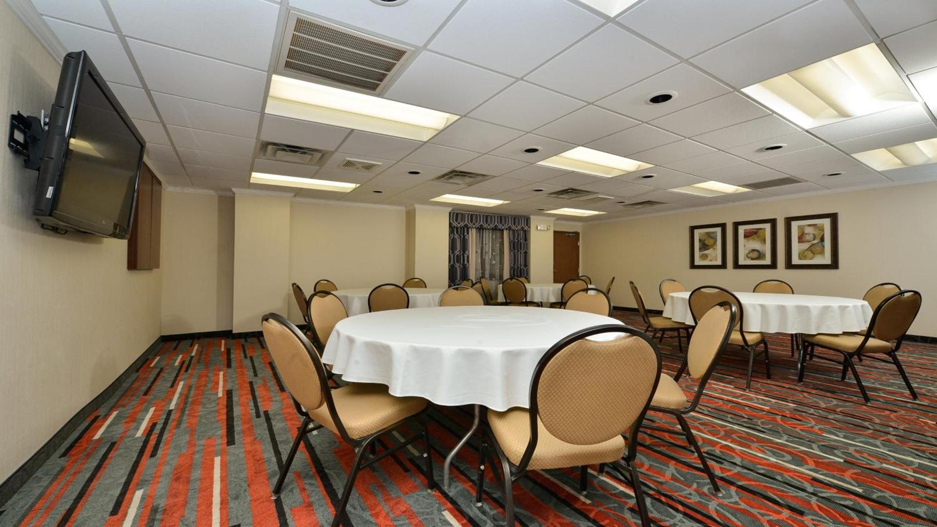 Holiday Inn Express Boston-Milford by IHG photo 53