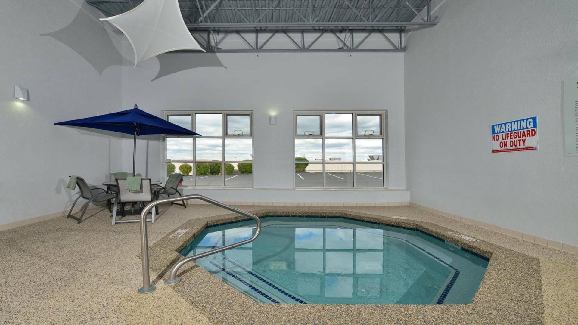 Holiday Inn Express Boston-Milford by IHG photo 41