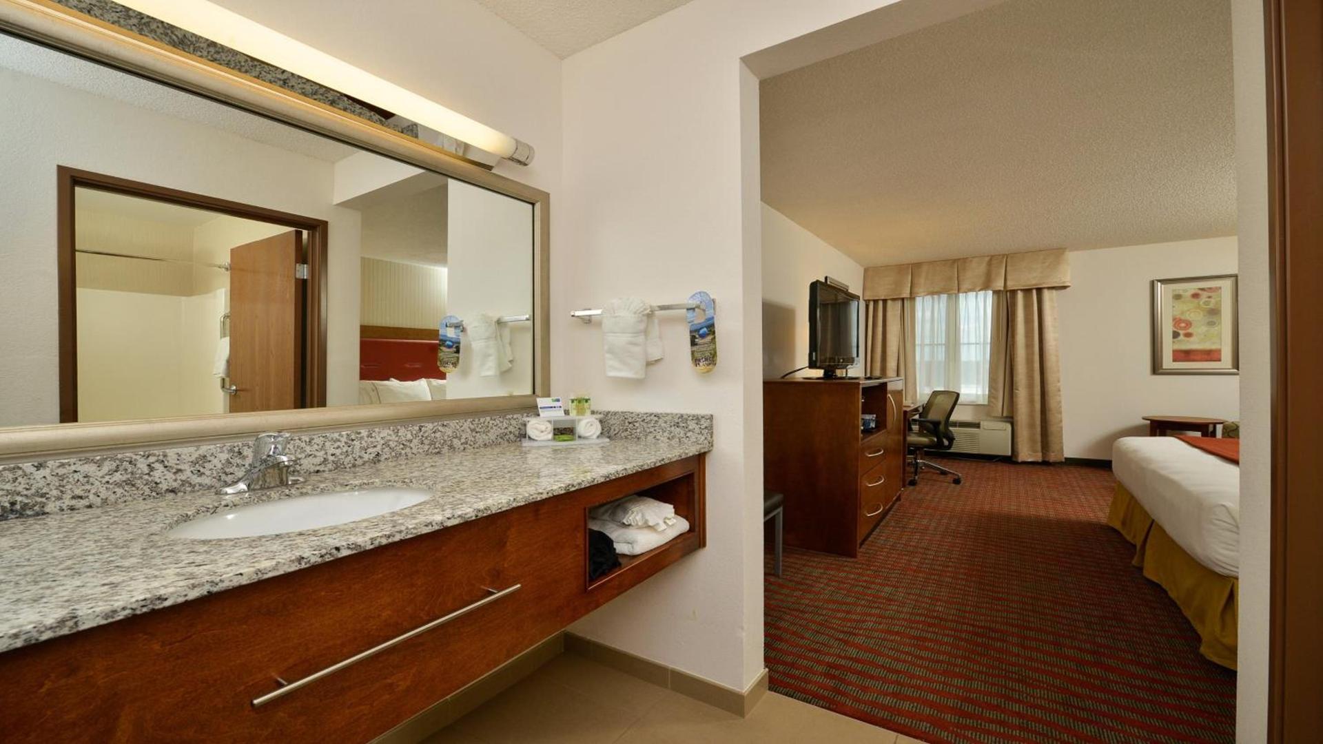 Holiday Inn Express Boston-Milford by IHG photo 65