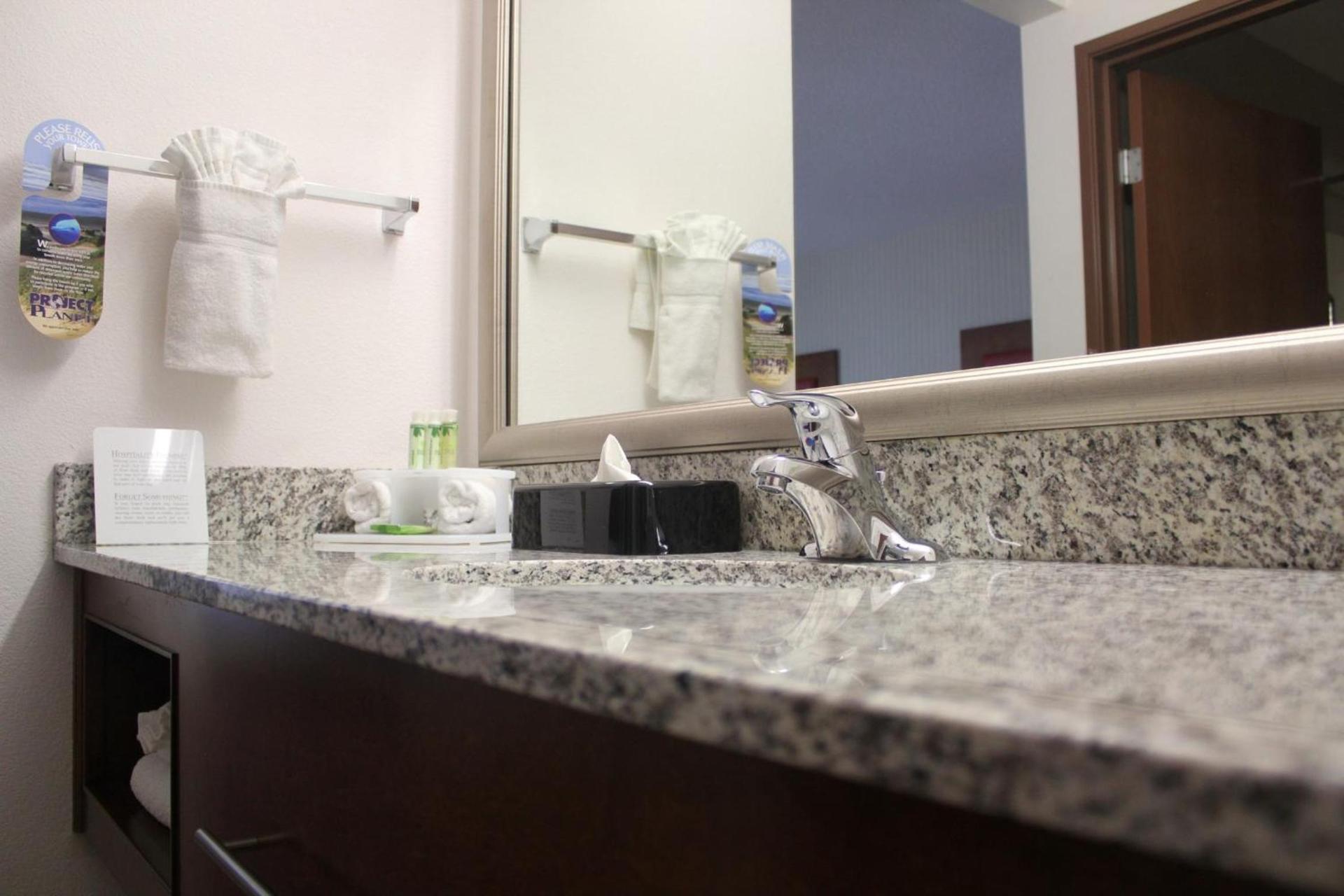 Holiday Inn Express Boston-Milford by IHG photo 3
