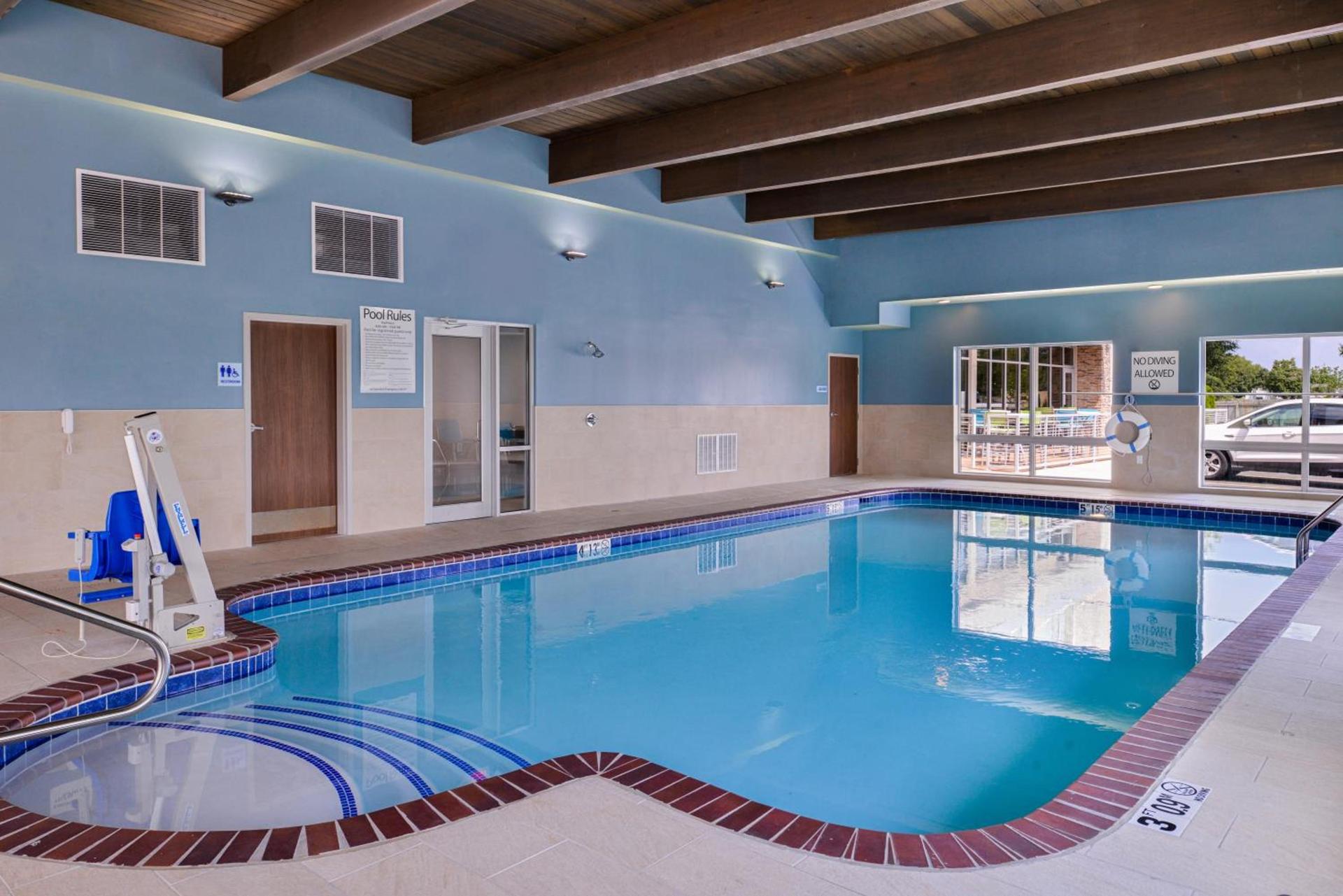 Holiday Inn Express & Suites - Siloam Springs by IHG photo 17