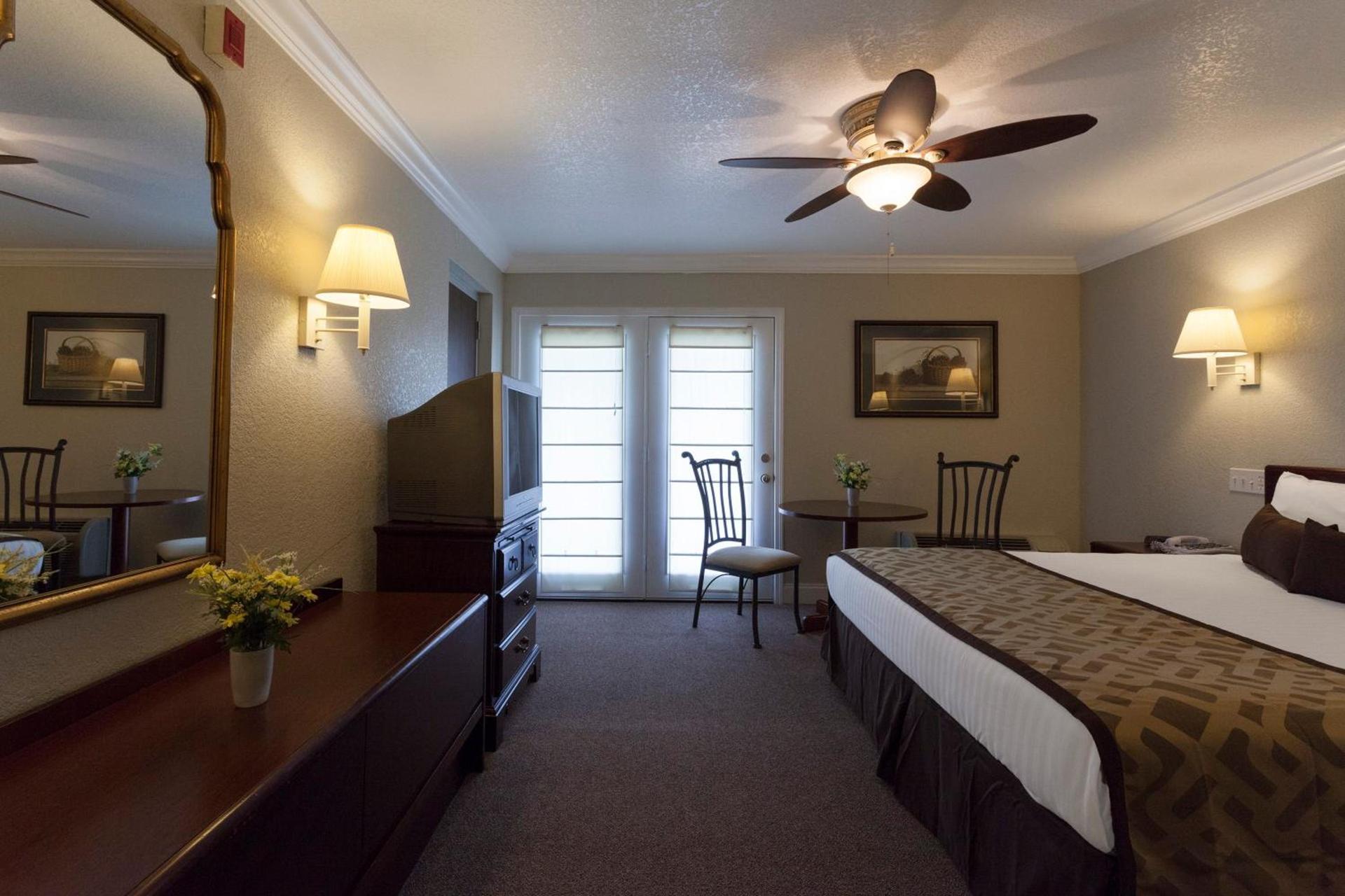 Reagan Resorts Inn photo 20