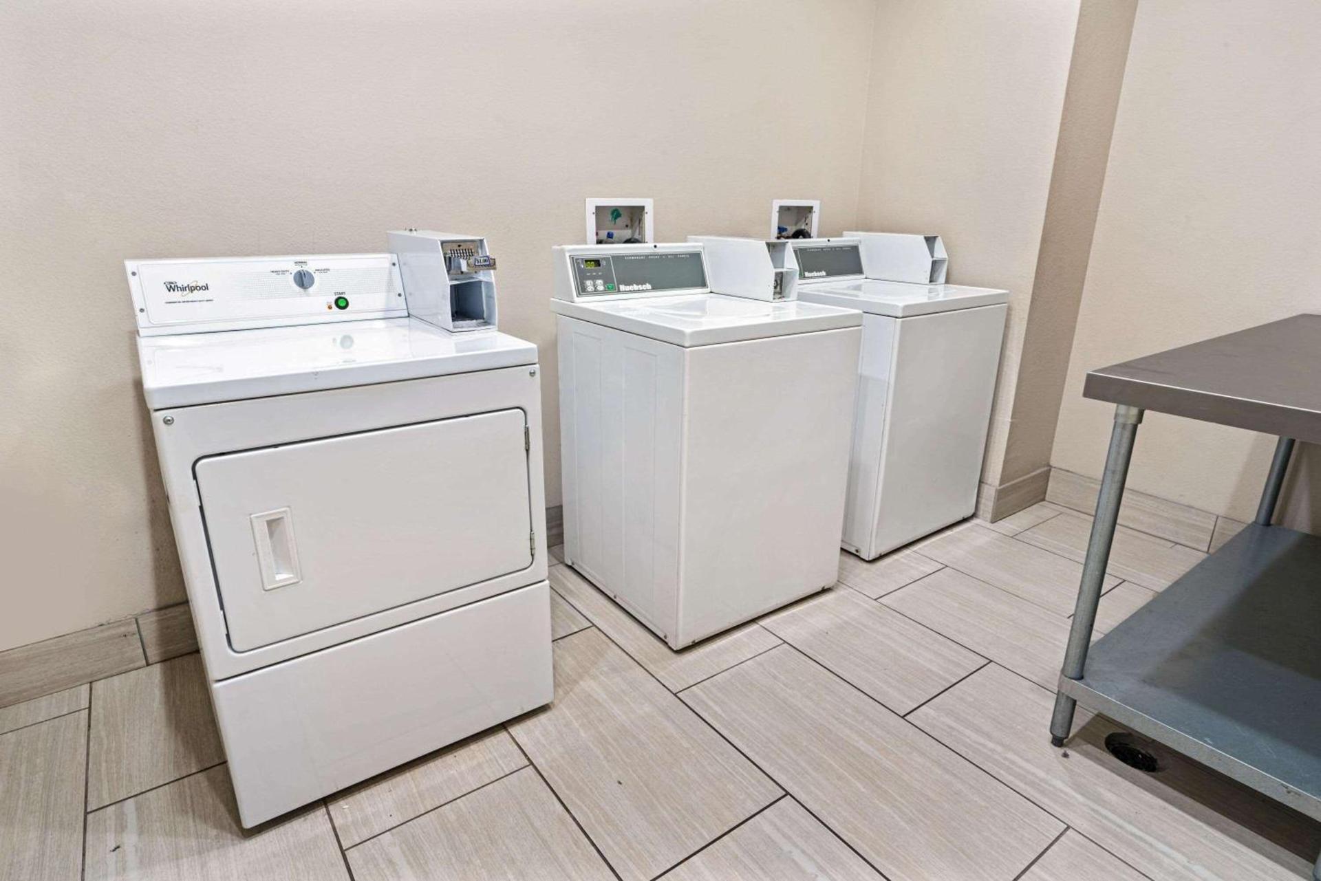 La Quinta by Wyndham Phoenix I-10 West photo 17