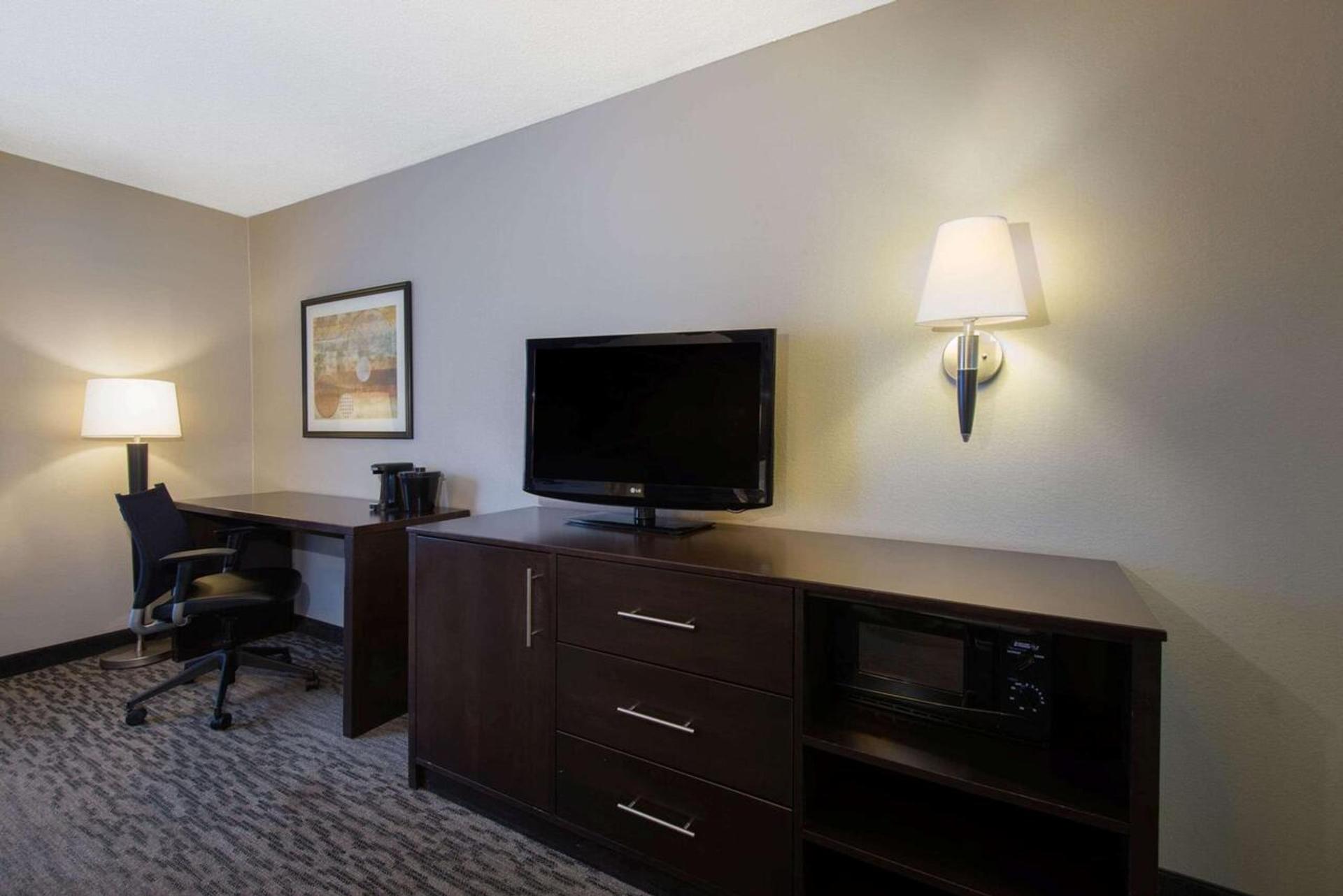 La Quinta by Wyndham Erie photo 51