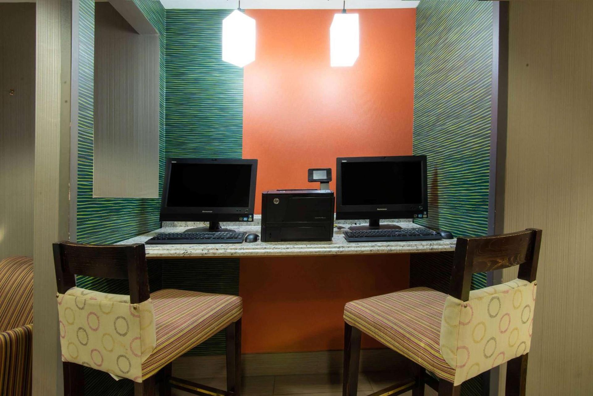 La Quinta by Wyndham Erie photo 59