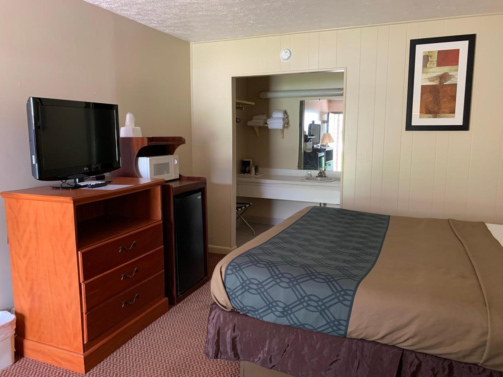 Travelowes Motel - Maggie Valley photo 36