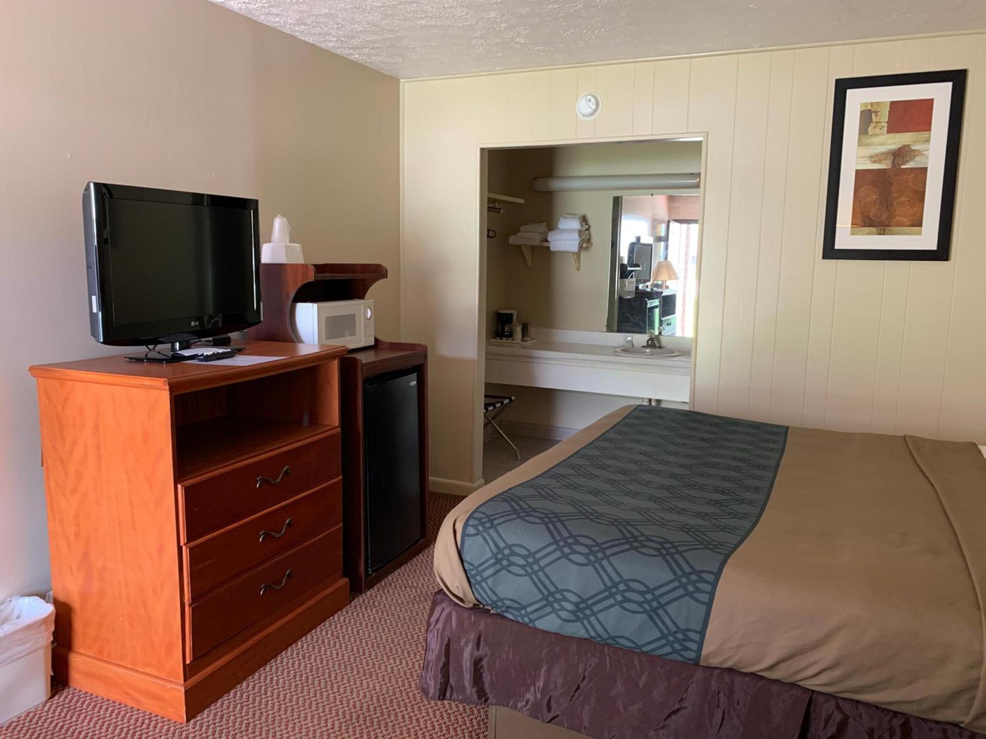 Travelowes Motel - Maggie Valley photo 35