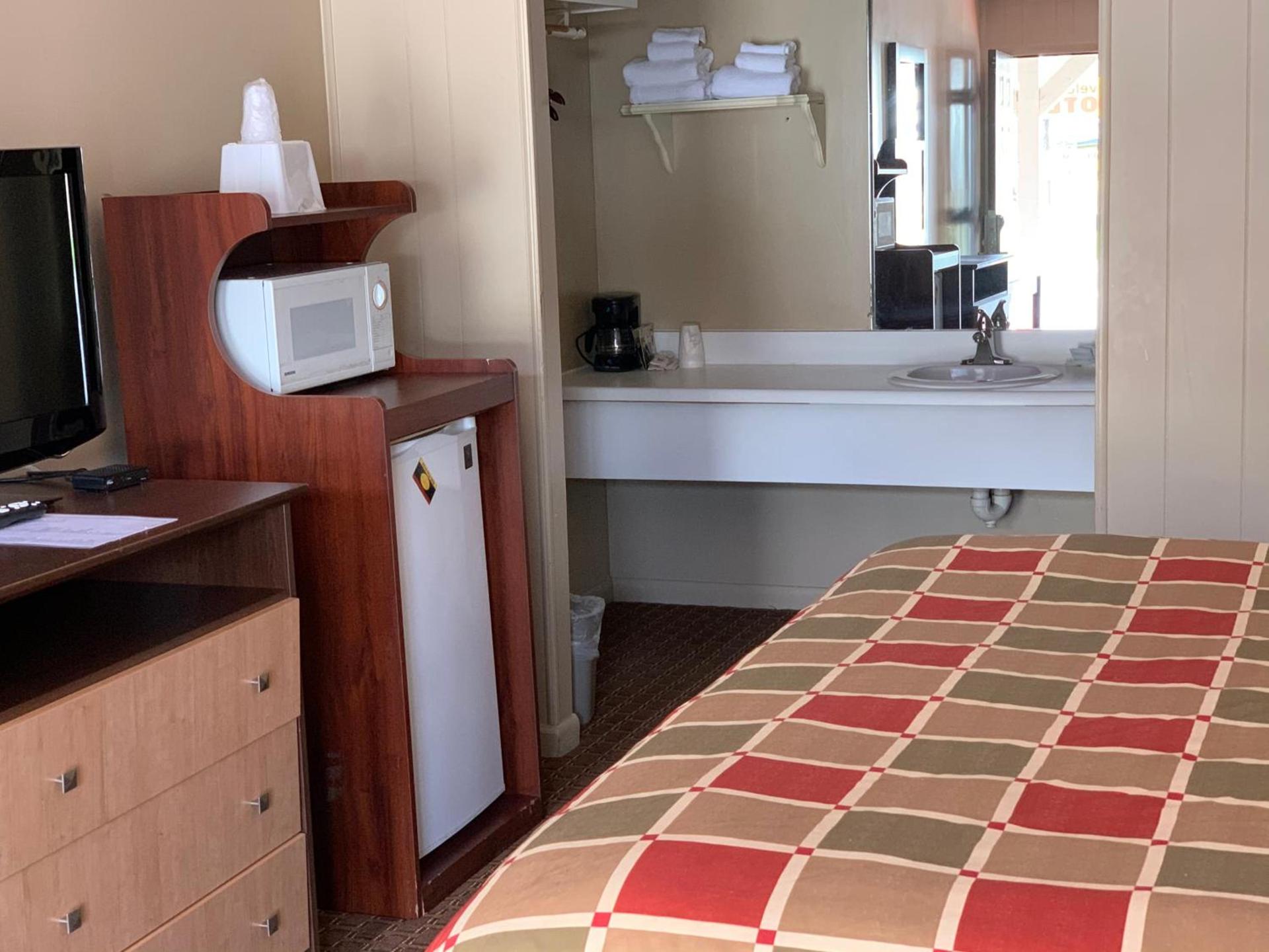 Travelowes Motel - Maggie Valley photo 22