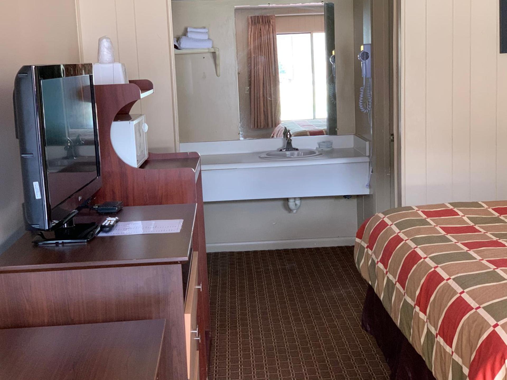 Travelowes Motel - Maggie Valley photo 20
