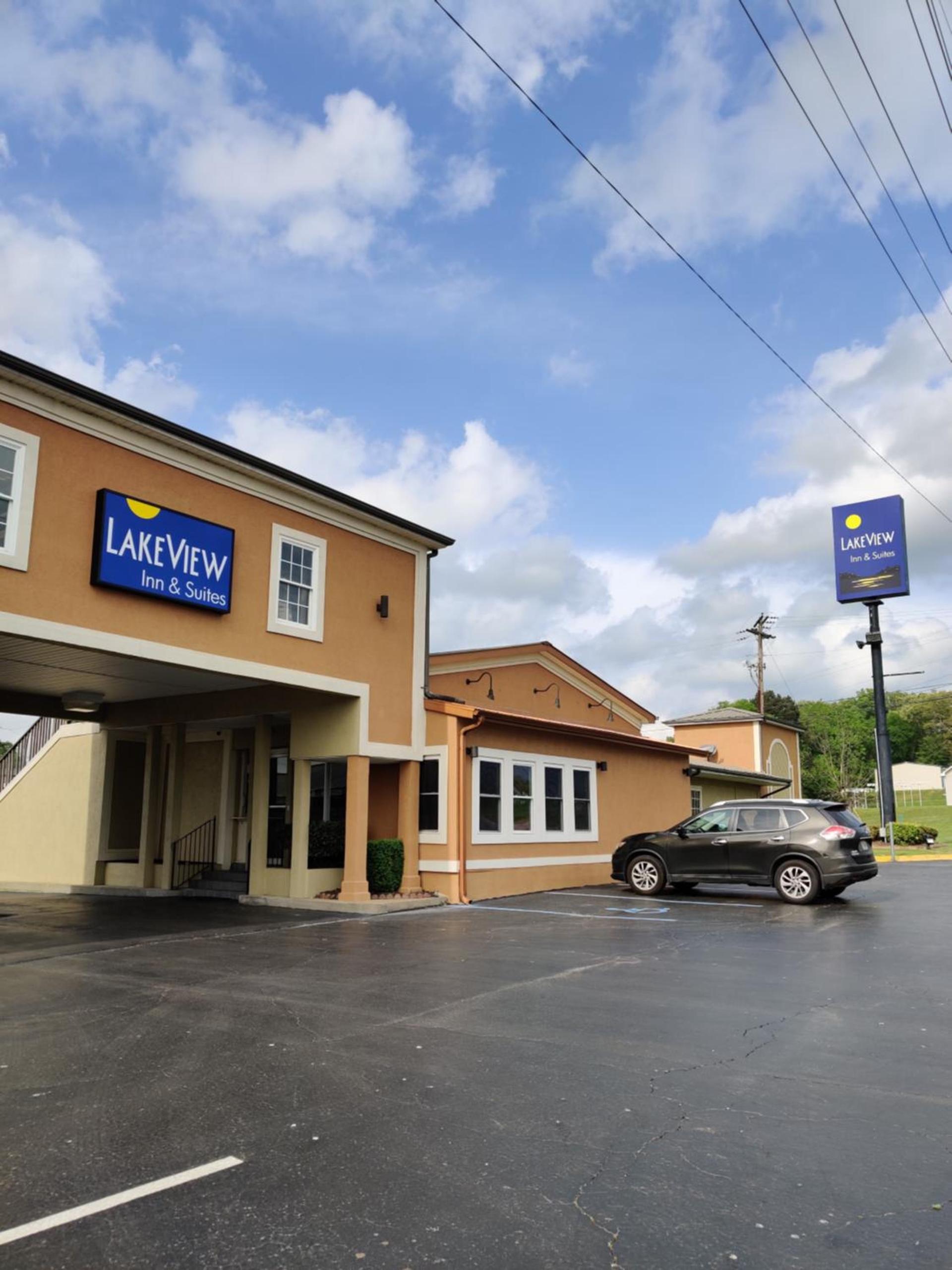 Lake View Inn & Suites photo 2