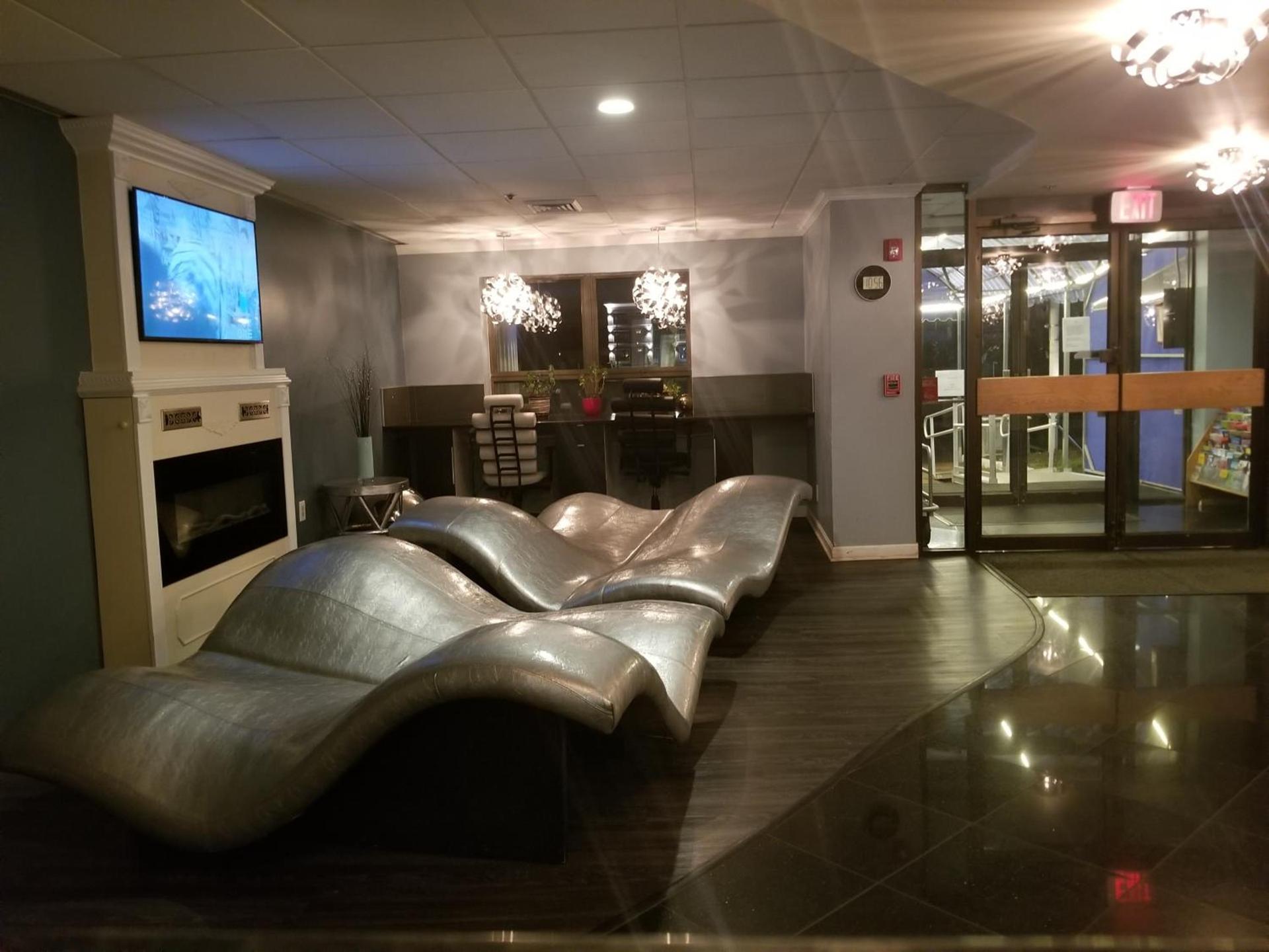 Lakeside Inn photo 8