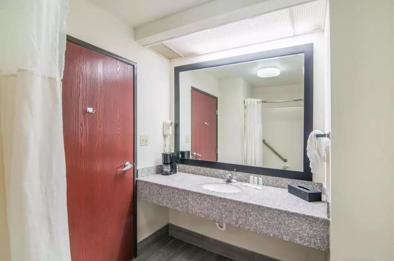 Quality Inn near University of Mobile photo 48