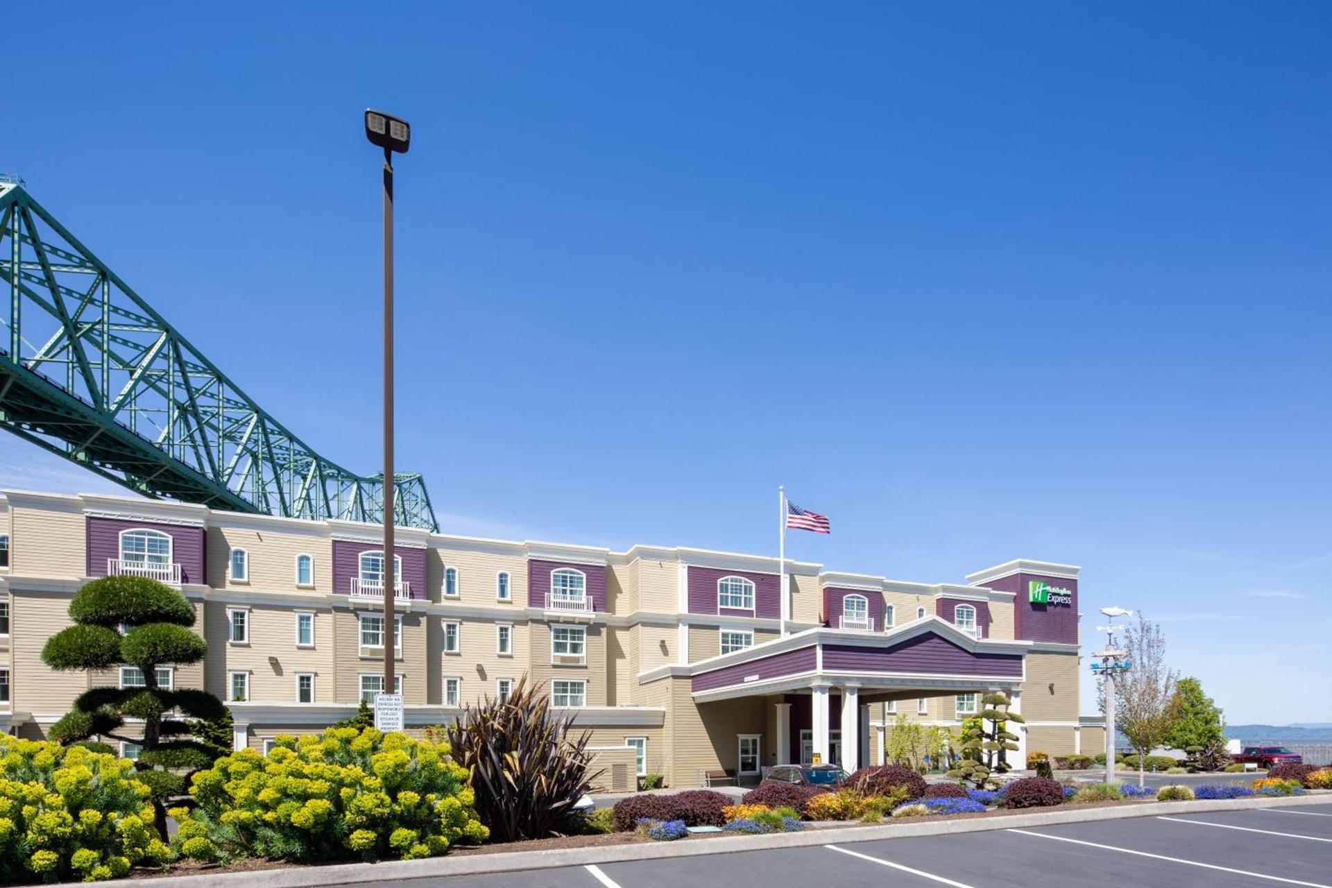 Holiday Inn Express Hotel & Suites Astoria by IHG — hotel in Astoria, Oregon
