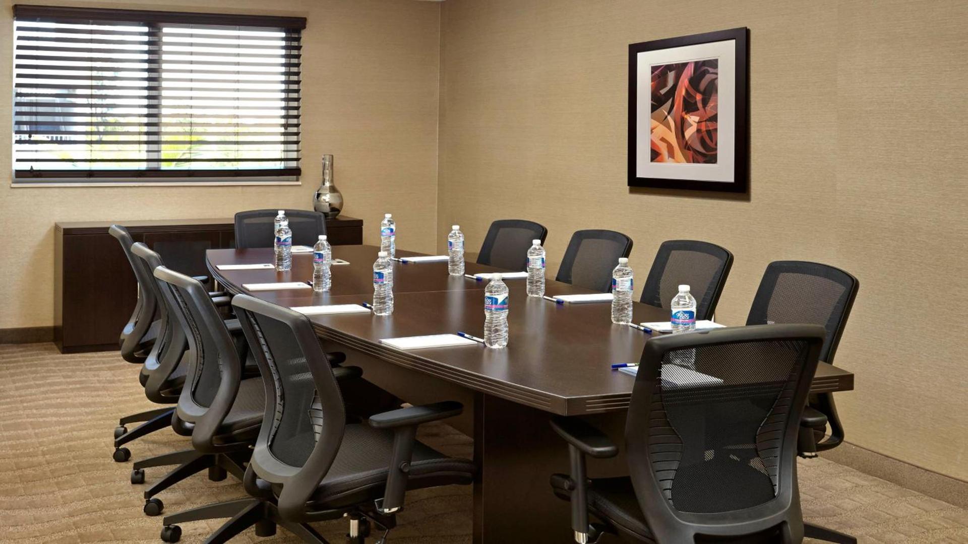 Holiday Inn Express & Suites Naples Downtown - 5th Avenue by IHG photo 42
