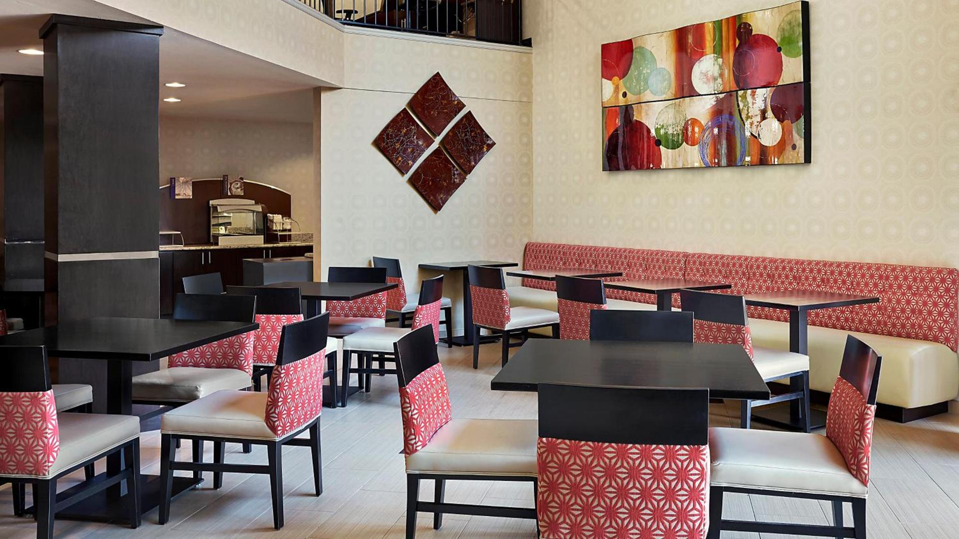 Holiday Inn Express & Suites Naples Downtown - 5th Avenue by IHG photo 38