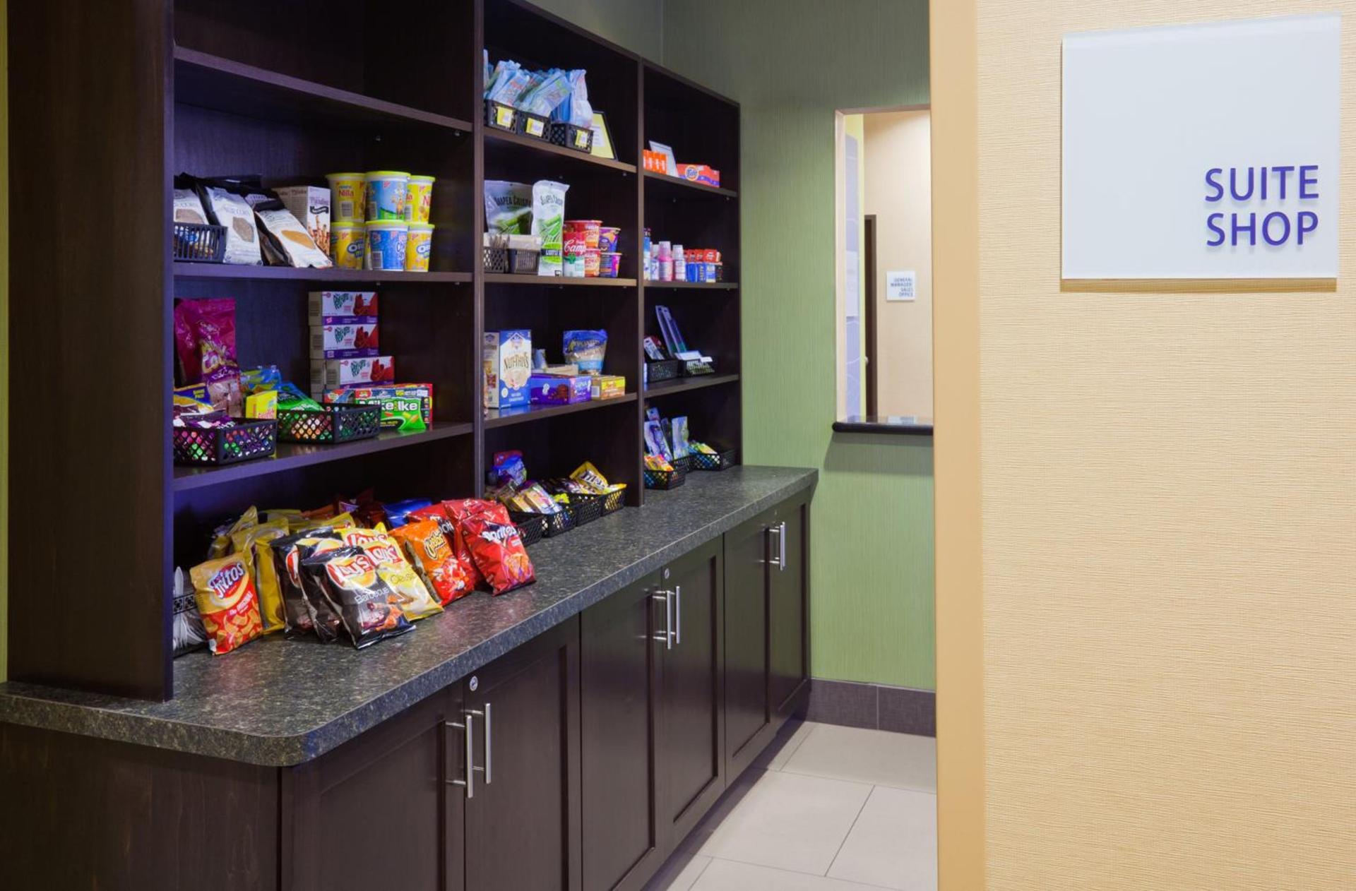 Holiday Inn Express & Suites Fort Dodge by IHG photo 7