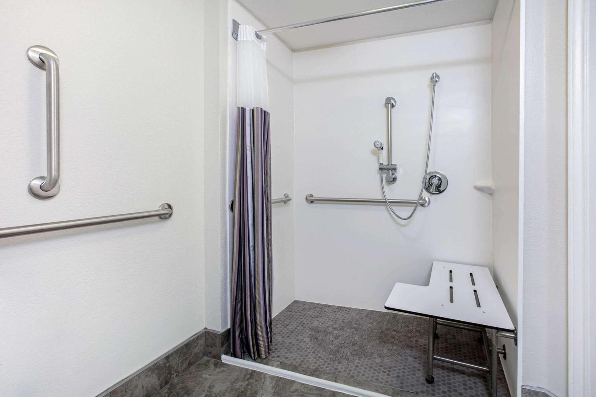 La Quinta by Wyndham Dallas DFW Airport North photo 2