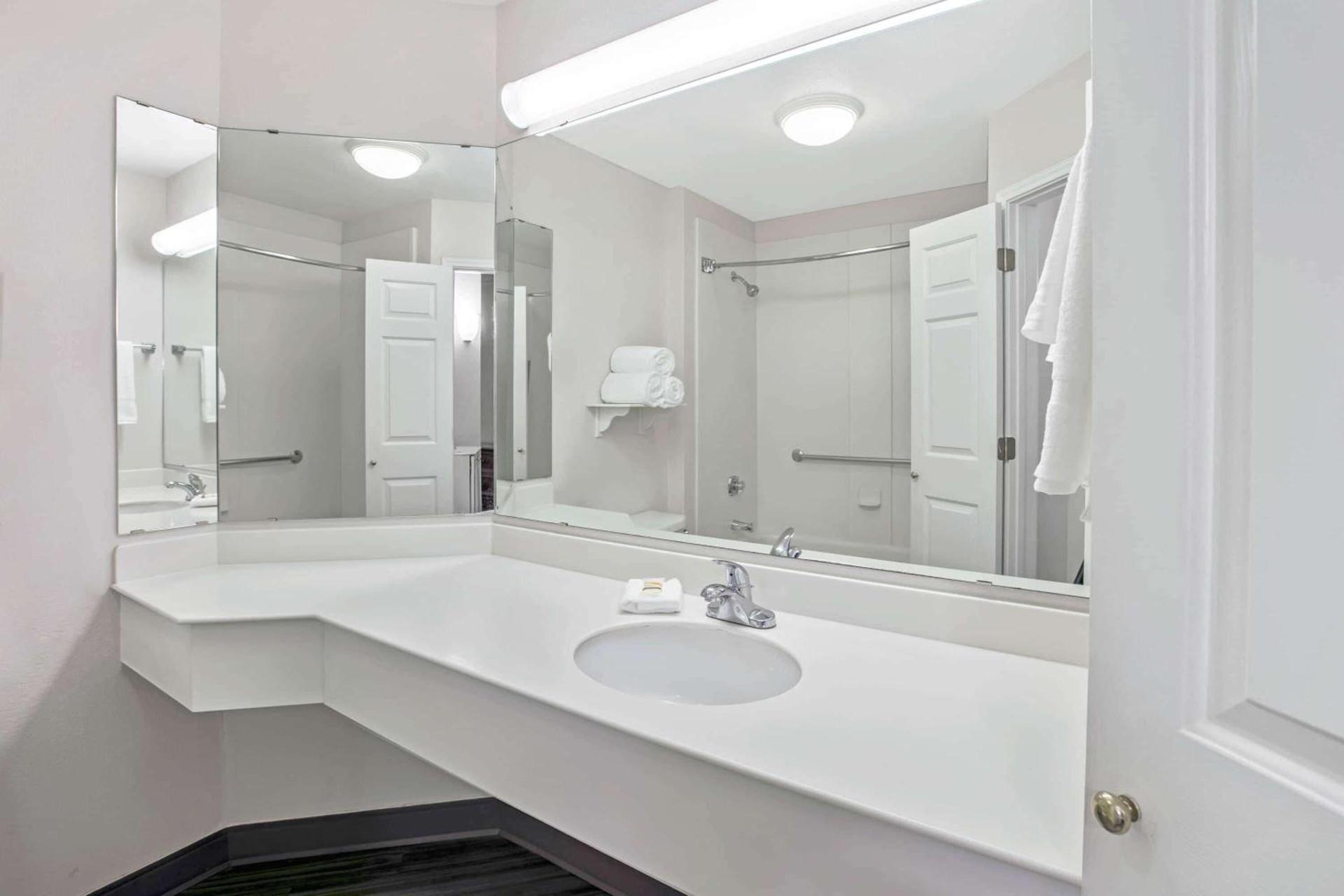 La Quinta by Wyndham Dallas Arlington South photo 23