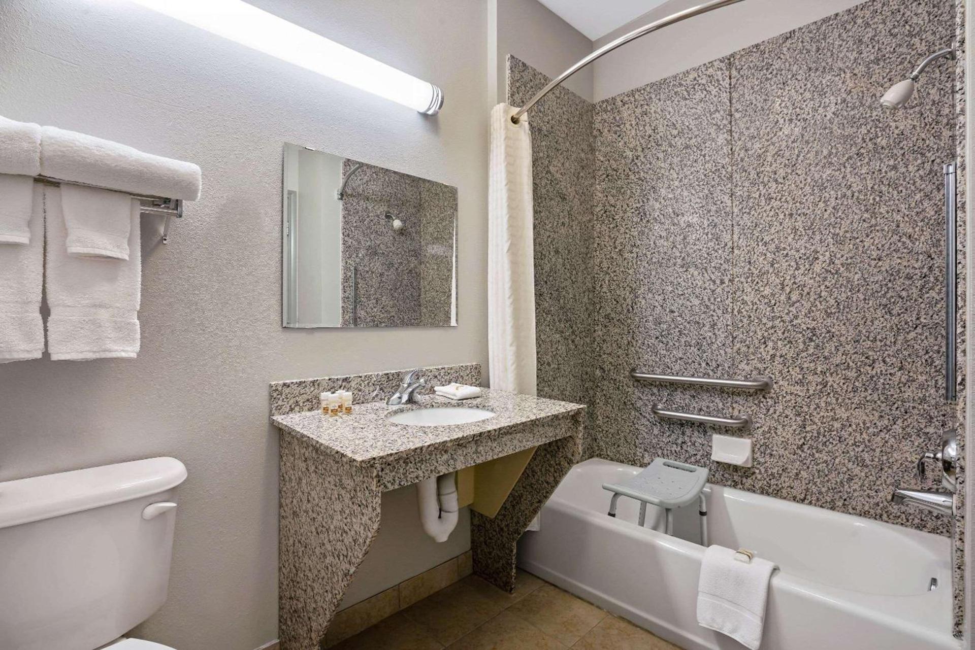La Quinta by Wyndham Brookshire West Katy photo 19