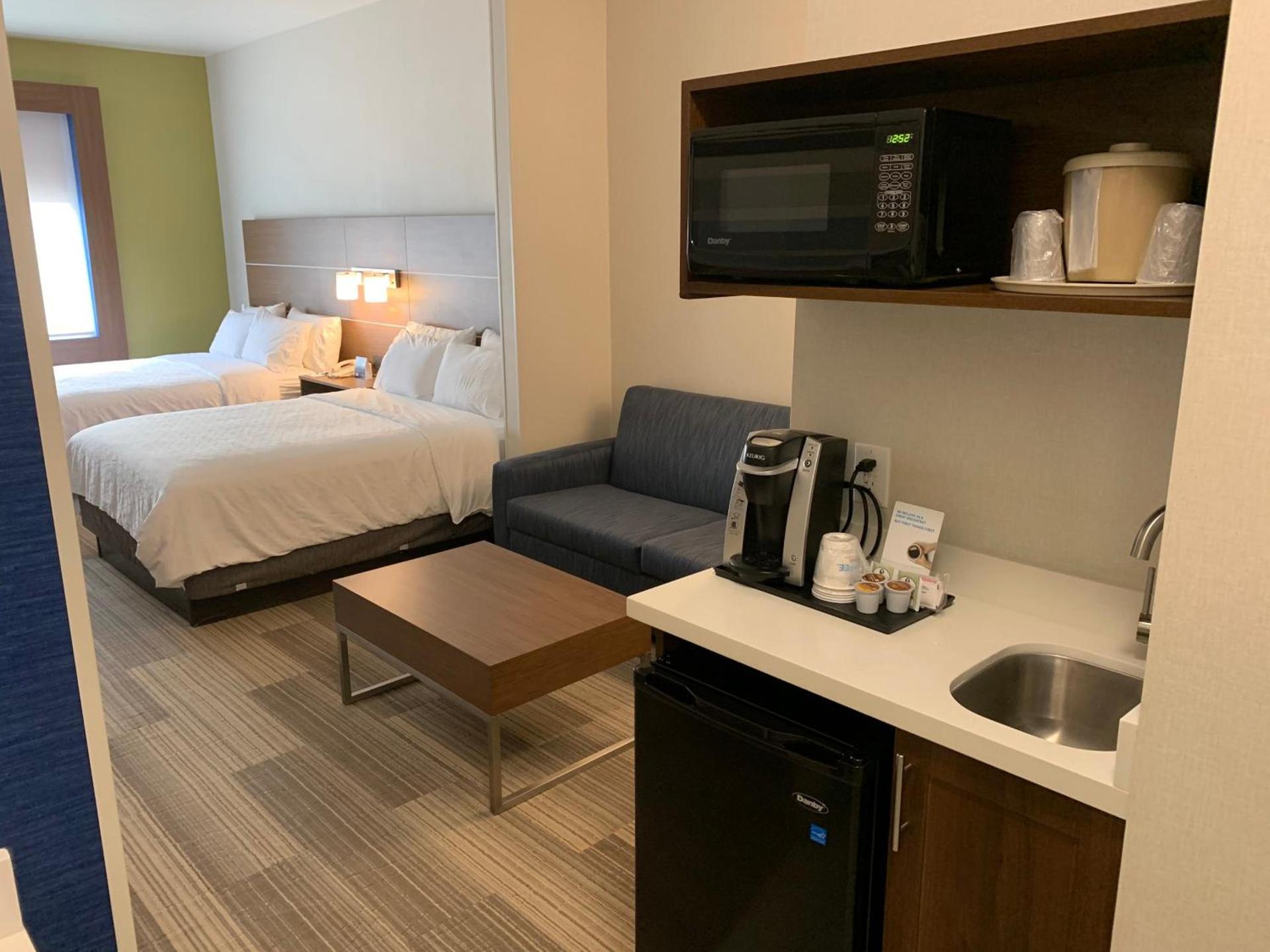 Holiday Inn Express & Suites Beaumont - Oak Valley by IHG photo 40