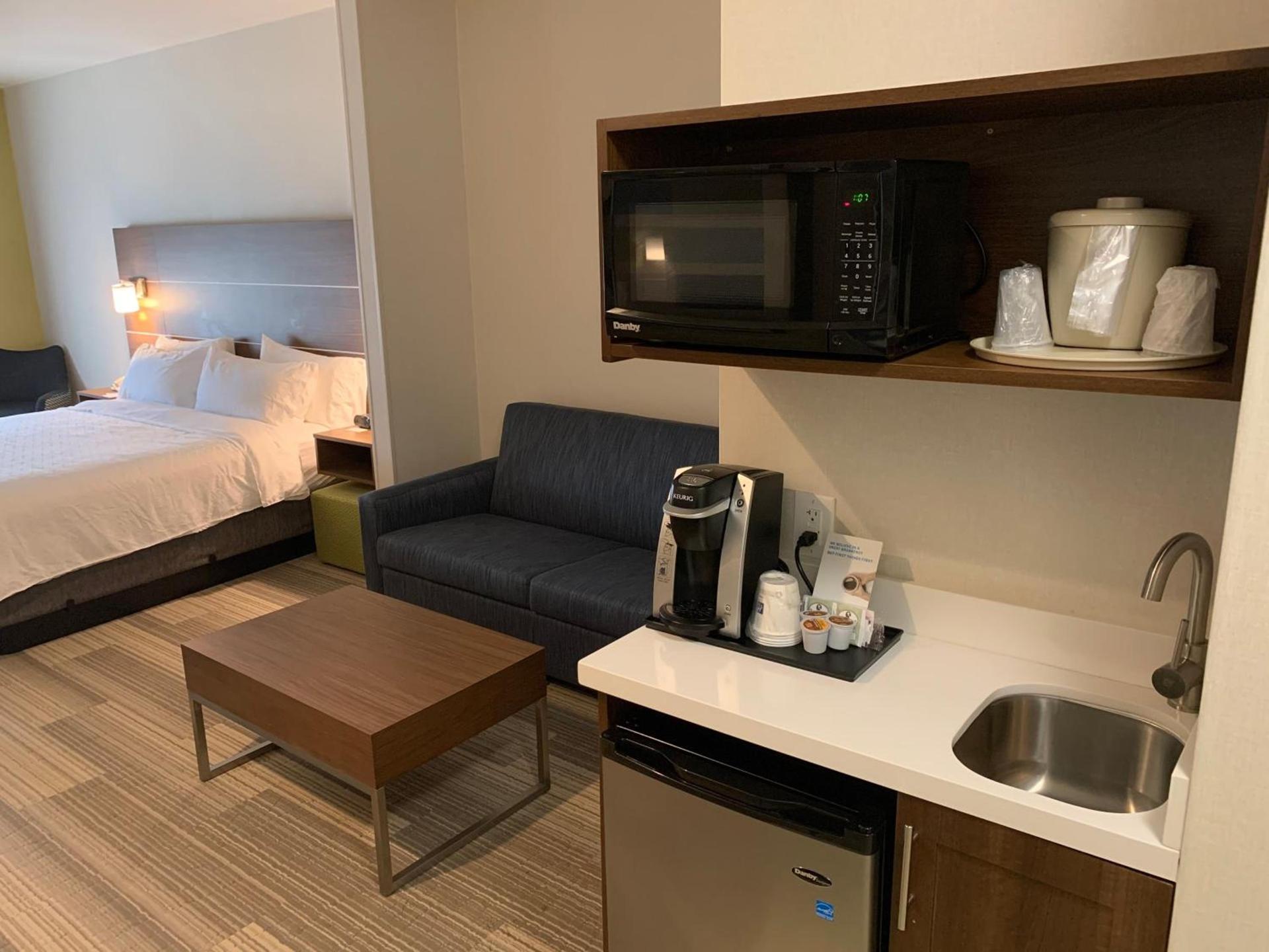 Holiday Inn Express & Suites Beaumont - Oak Valley by IHG photo 36