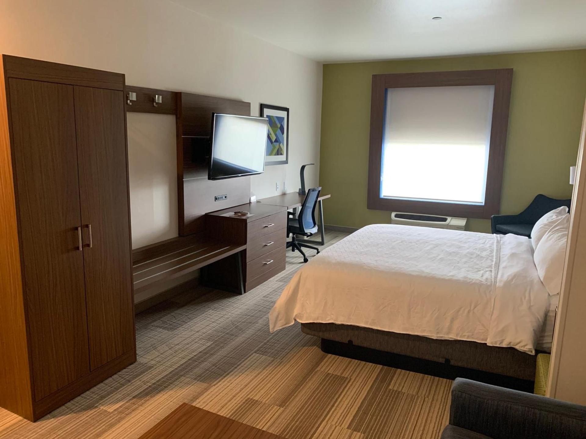 Holiday Inn Express & Suites Beaumont - Oak Valley by IHG photo 41
