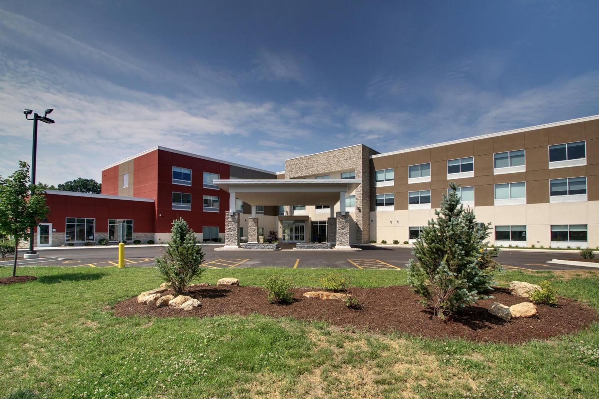 Holiday Inn Express & Suites Galesburg by IHG — hotel in Galesburg
