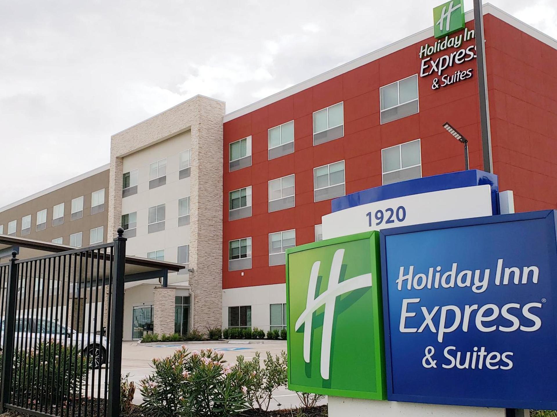 Holiday Inn Express & Suites - Houston IAH - Beltway 8 by IHG — hotel in Houston