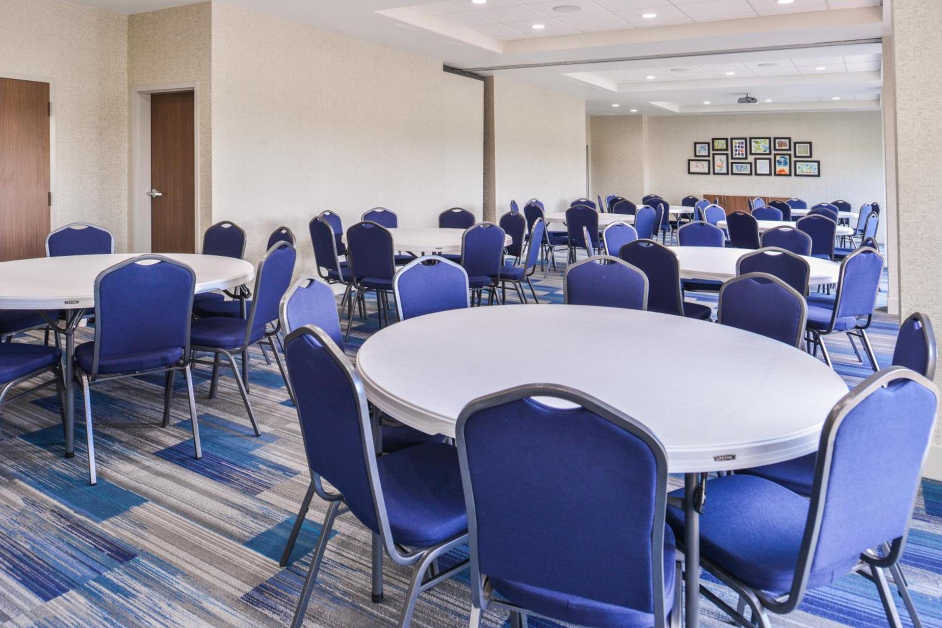Holiday Inn Express & Suites - Siloam Springs by IHG photo 19