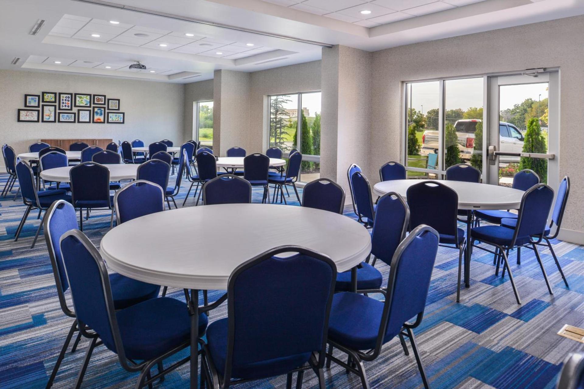 Holiday Inn Express & Suites - Siloam Springs by IHG photo 31