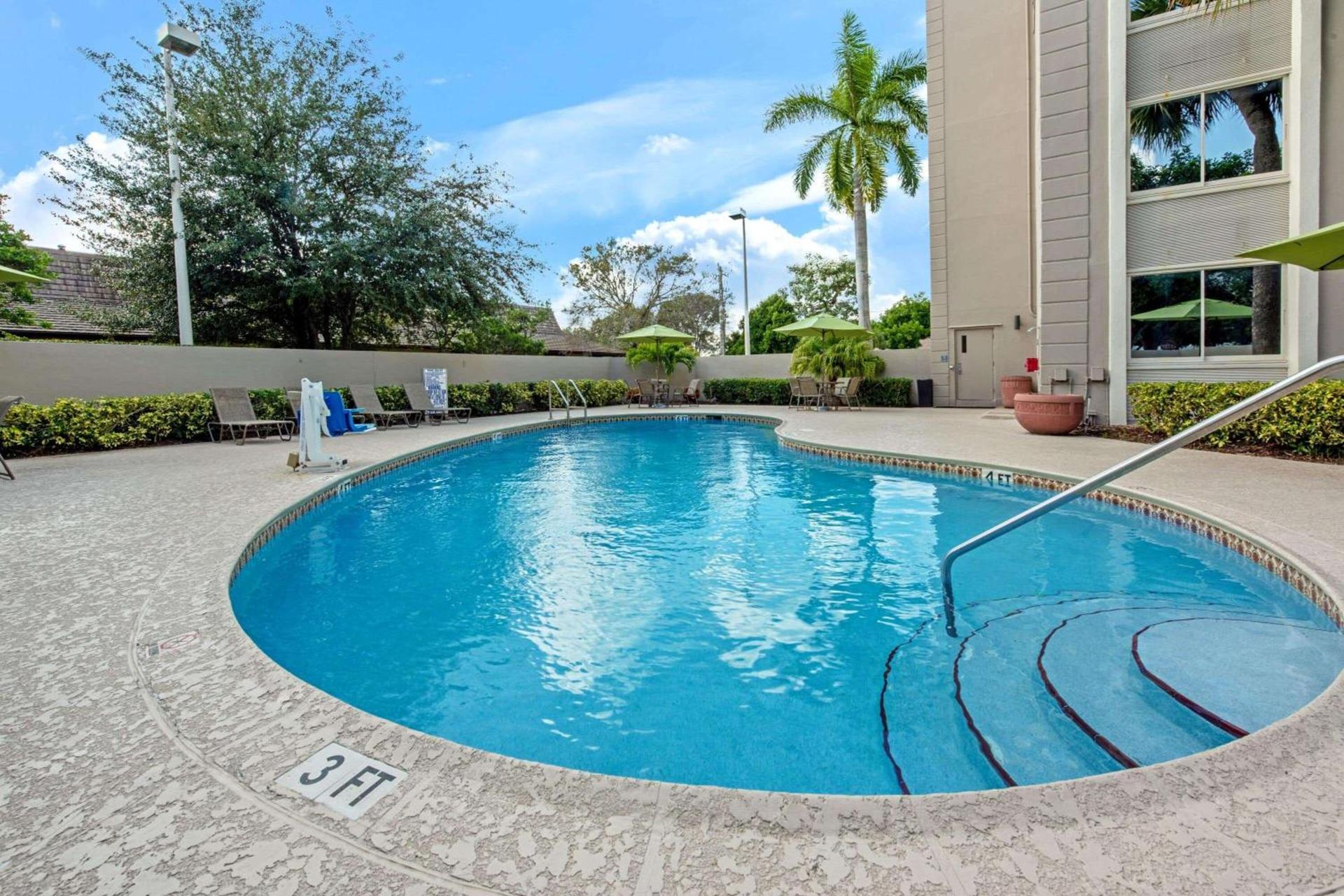 La Quinta by Wyndham Coral Springs South photo 37