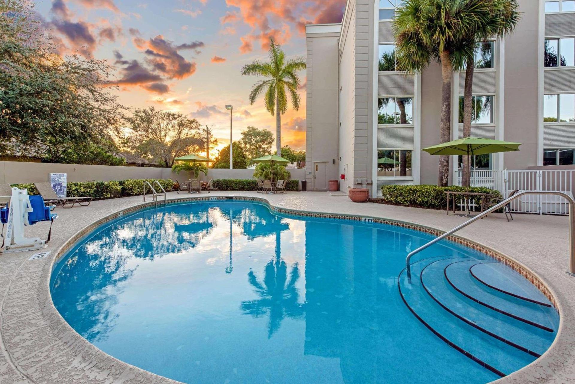 La Quinta by Wyndham Coral Springs South photo 2