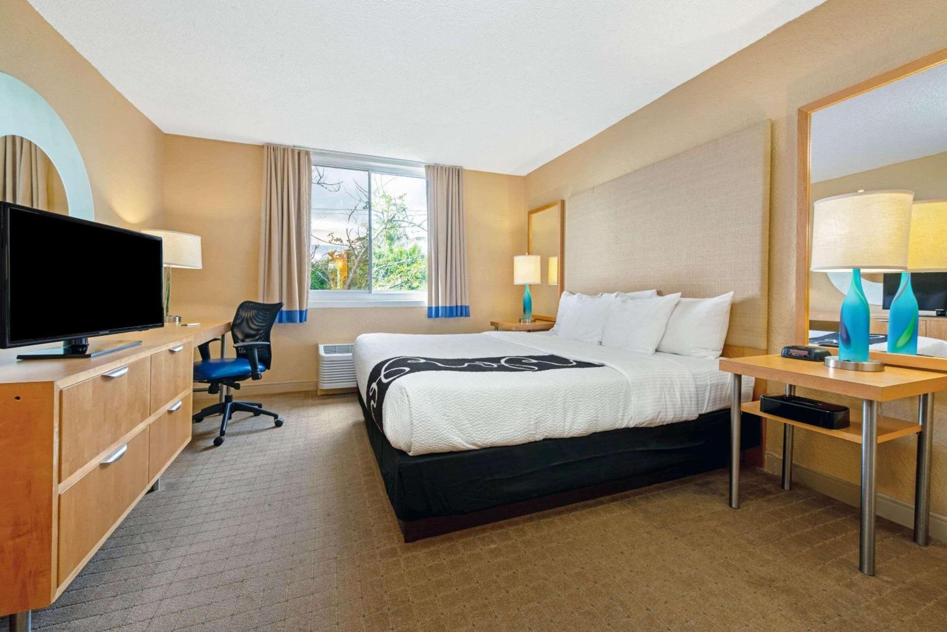 La Quinta by Wyndham Coral Springs South photo 12
