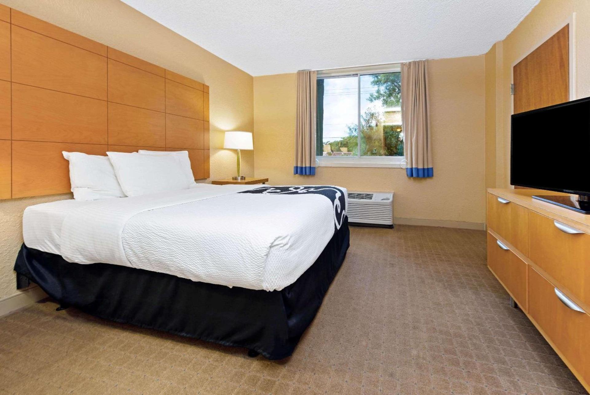 La Quinta by Wyndham Coral Springs South photo 19
