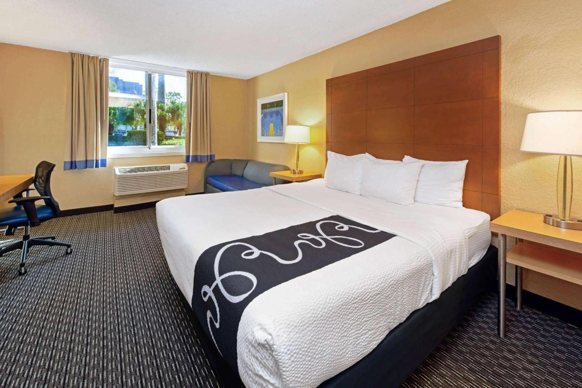 La Quinta by Wyndham Coral Springs South photo 20