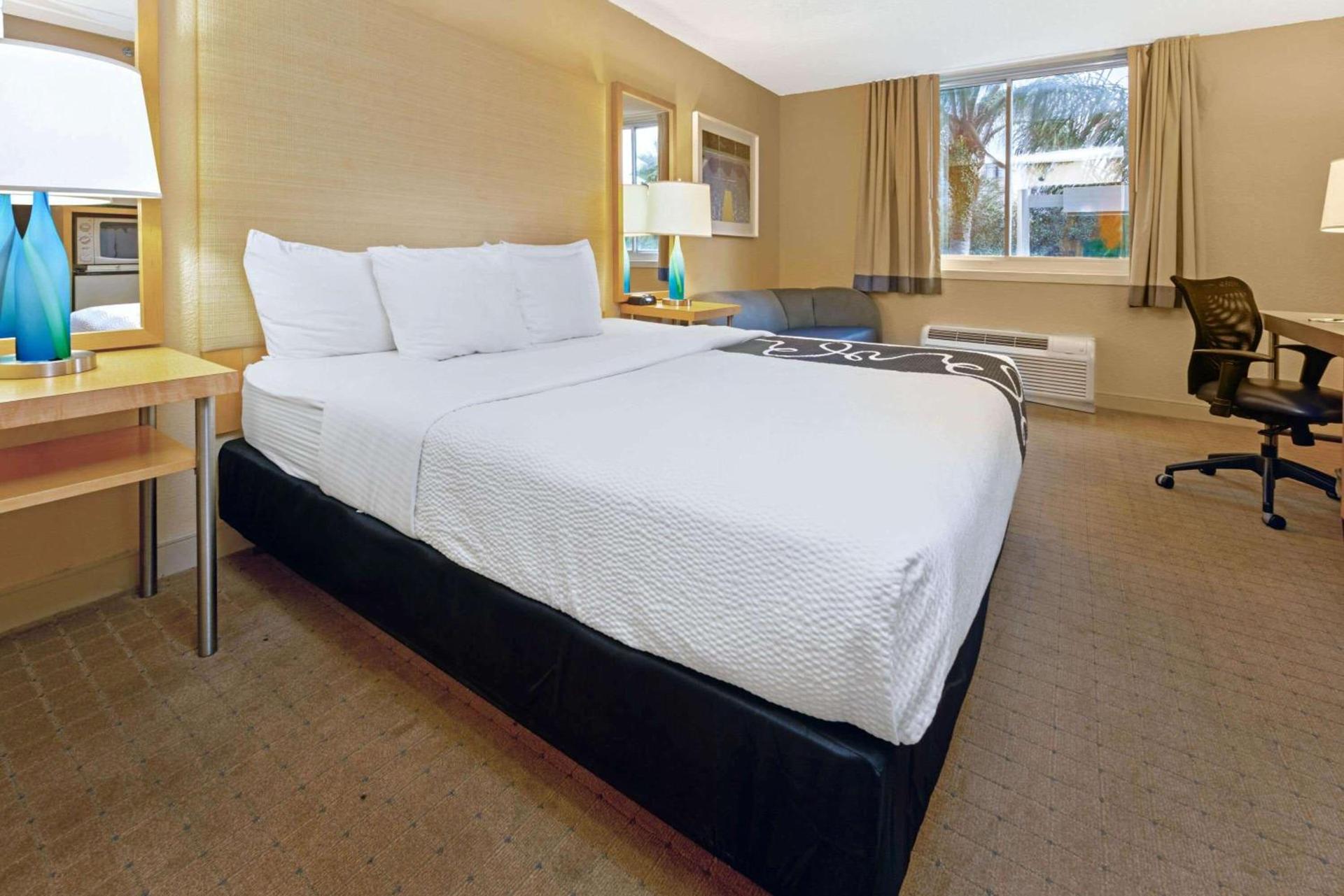 La Quinta by Wyndham Coral Springs South photo 24