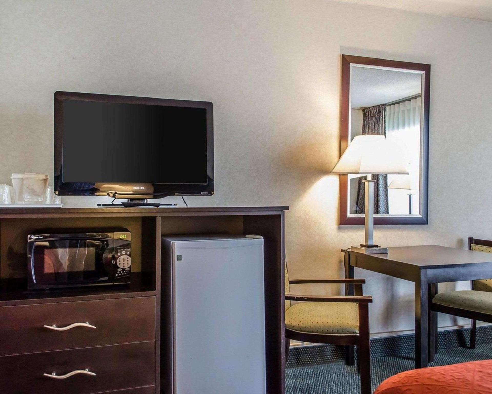 Quality Inn & Suites York East photo 8
