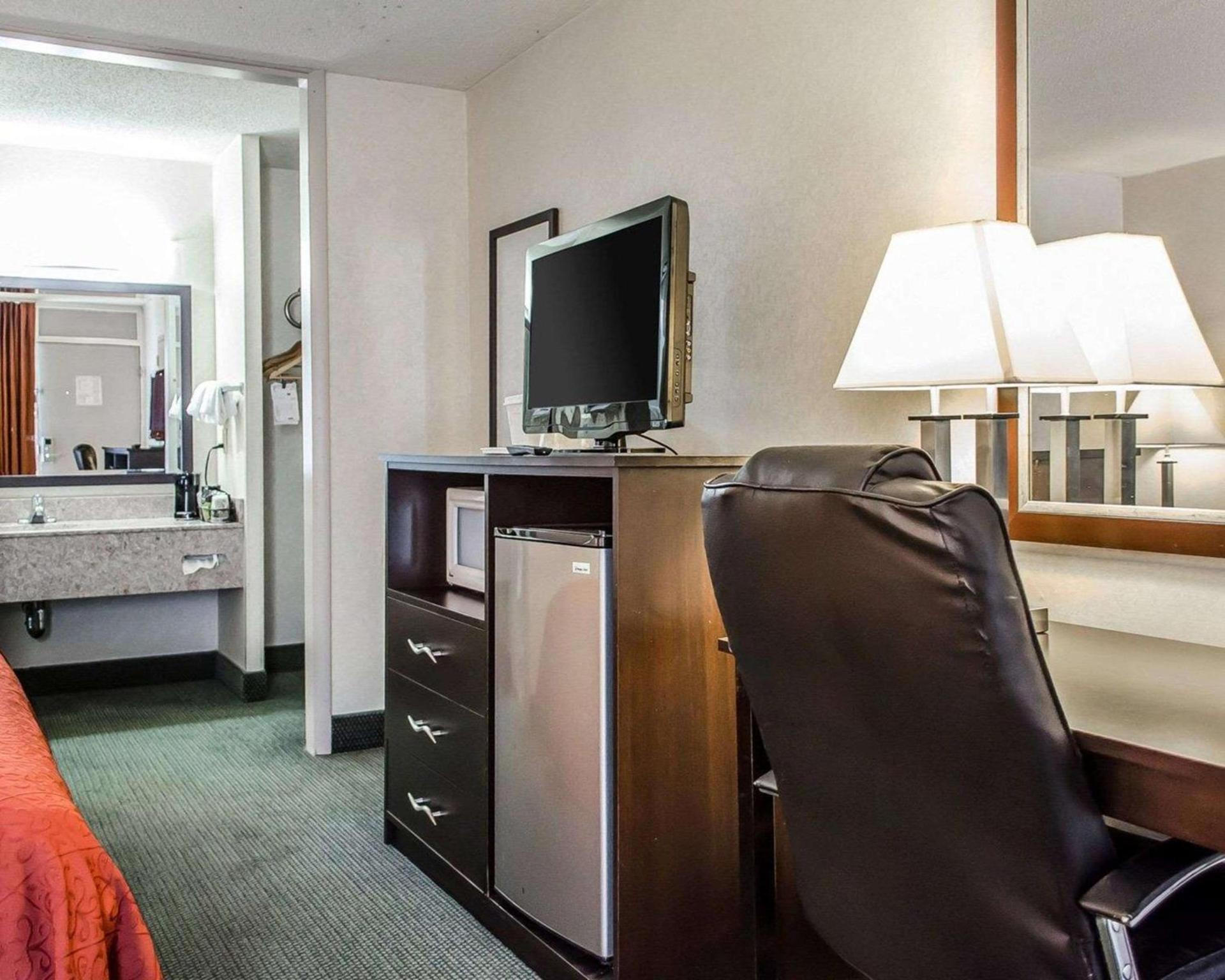 Quality Inn & Suites York East photo 10
