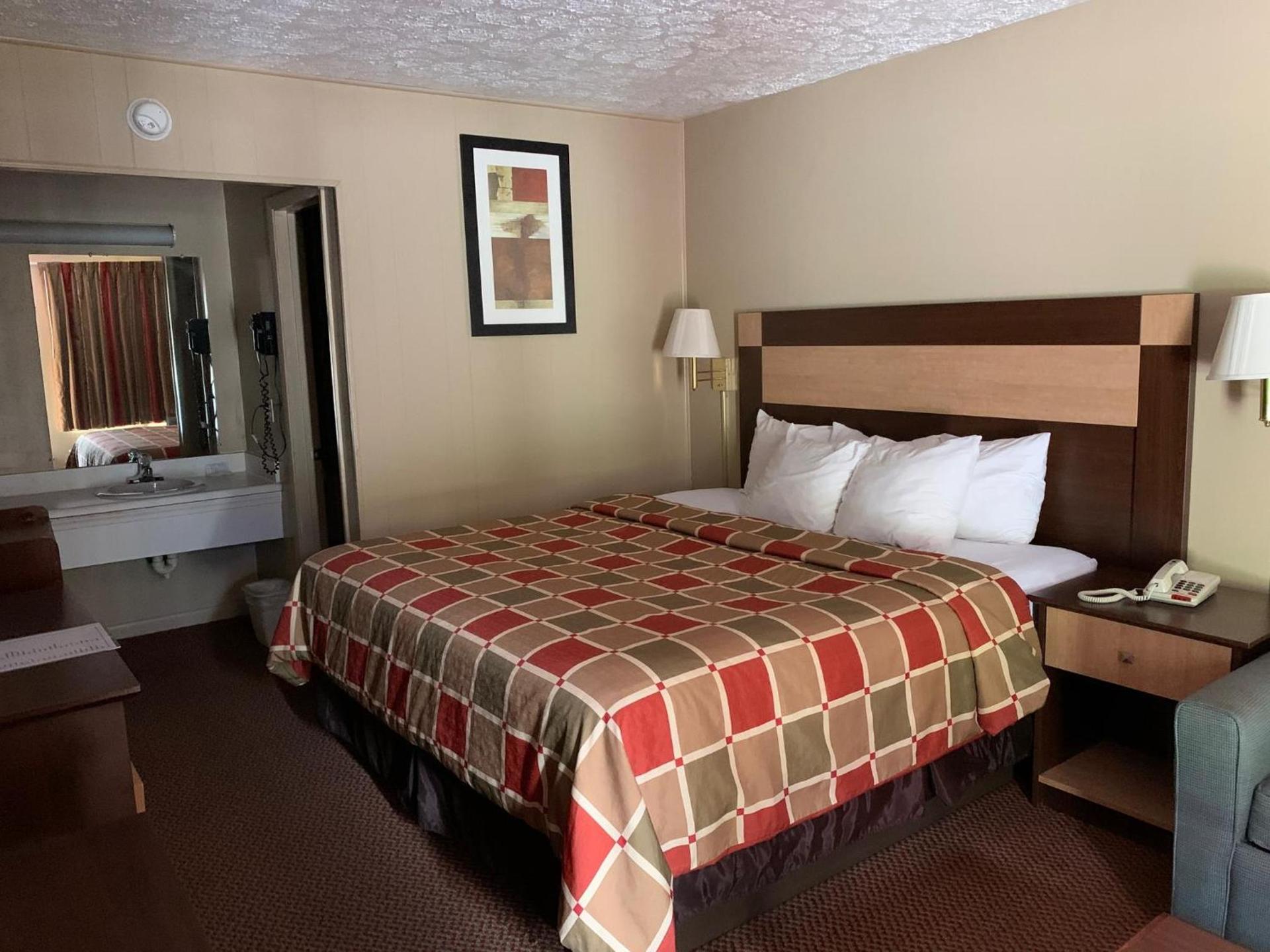 Travelowes Motel - Maggie Valley photo 99