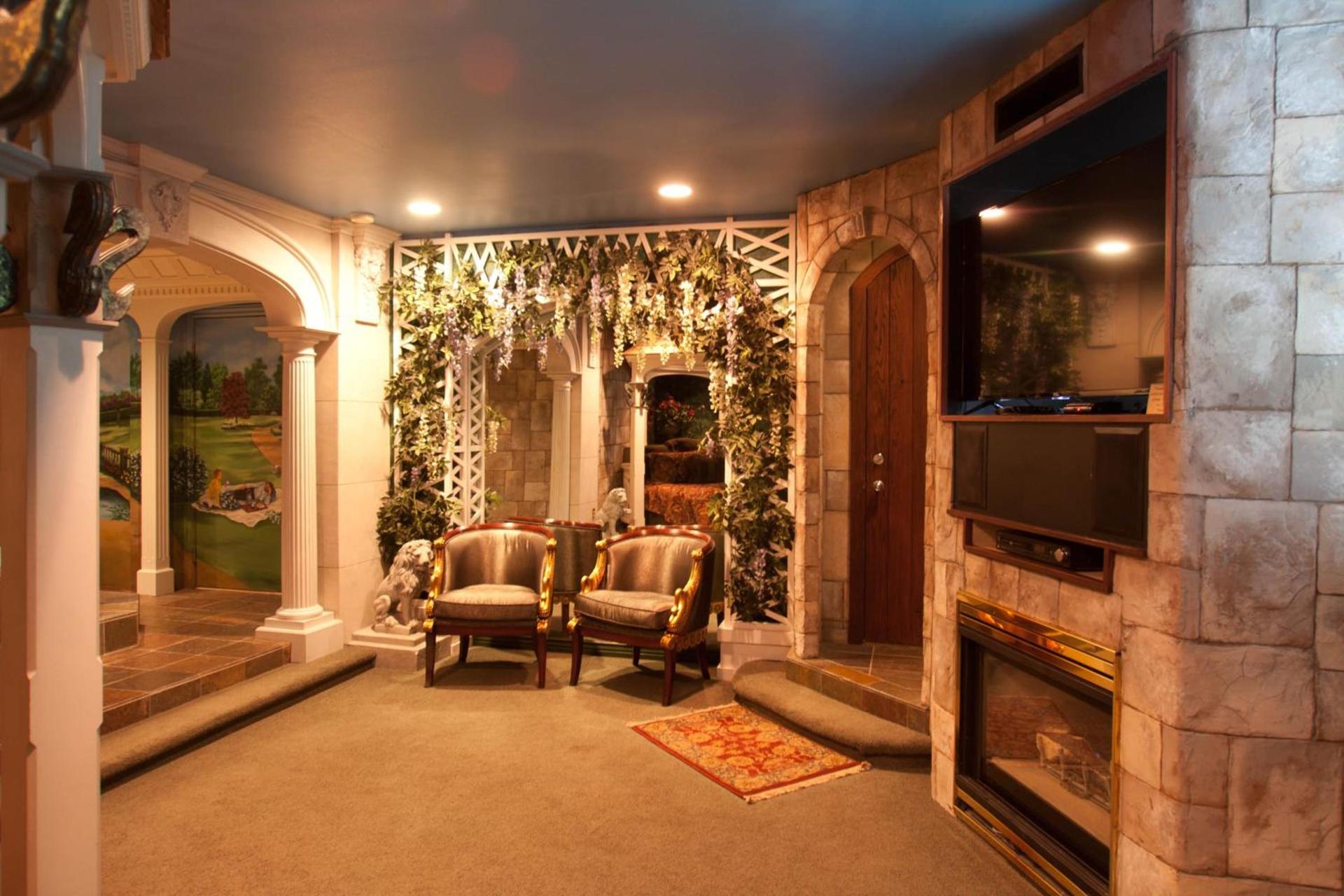 Black Swan Inn Luxurious Theme Rooms photo 32